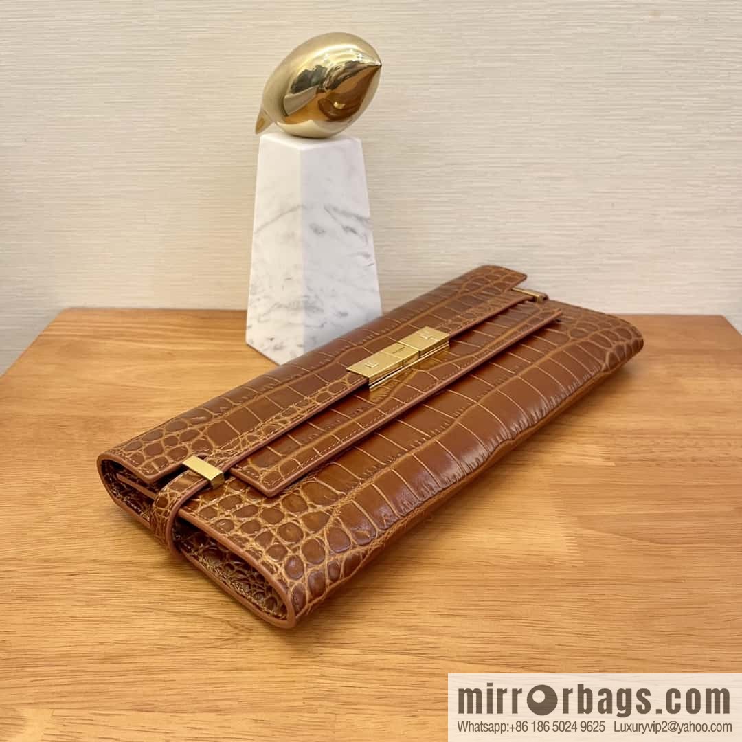 SAINT LAURENT YSL 𝗠𝗮𝗻𝗵𝗮𝘁𝘁𝗮𝗻 𝗖𝗹𝘂𝘁𝗰𝗵_ clutch bag 695949 crocodile pattern, brown