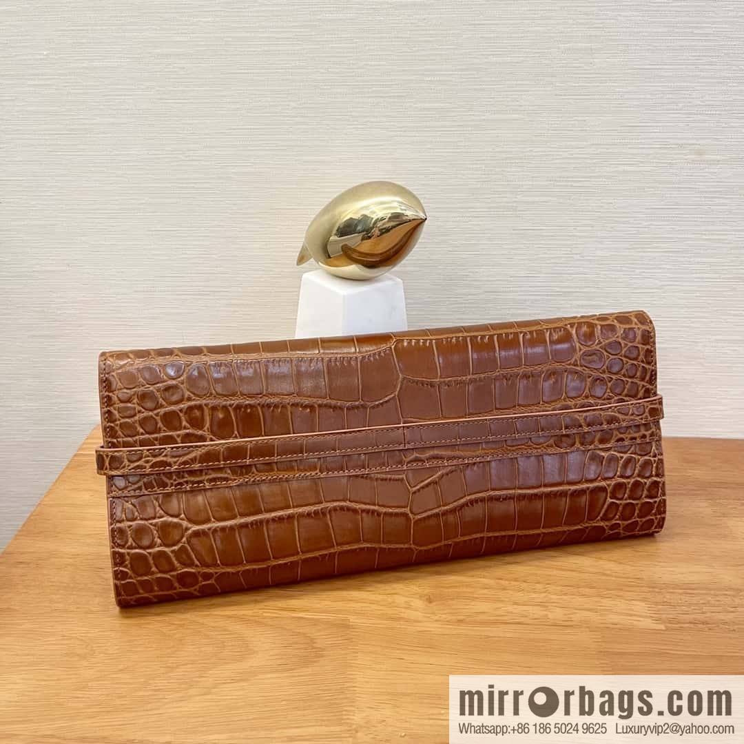 SAINT LAURENT YSL 𝗠𝗮𝗻𝗵𝗮𝘁𝘁𝗮𝗻 𝗖𝗹𝘂𝘁𝗰𝗵_ clutch bag 695949 crocodile pattern, brown