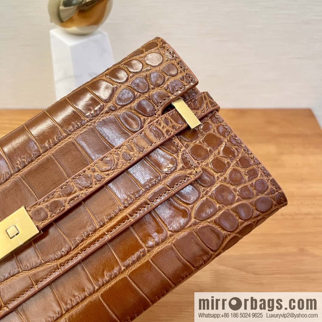 SAINT LAURENT YSL 𝗠𝗮𝗻𝗵𝗮𝘁𝘁𝗮𝗻 𝗖𝗹𝘂𝘁𝗰𝗵_ clutch bag 695949 crocodile pattern, brown