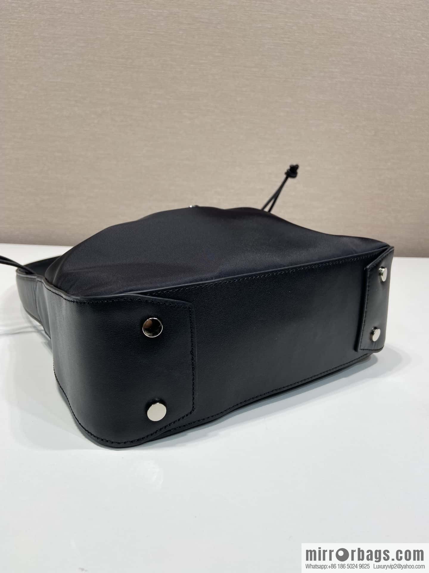 PRADA 🎉 drawstring armpit bag 🎉 B6249 small/medieval bag