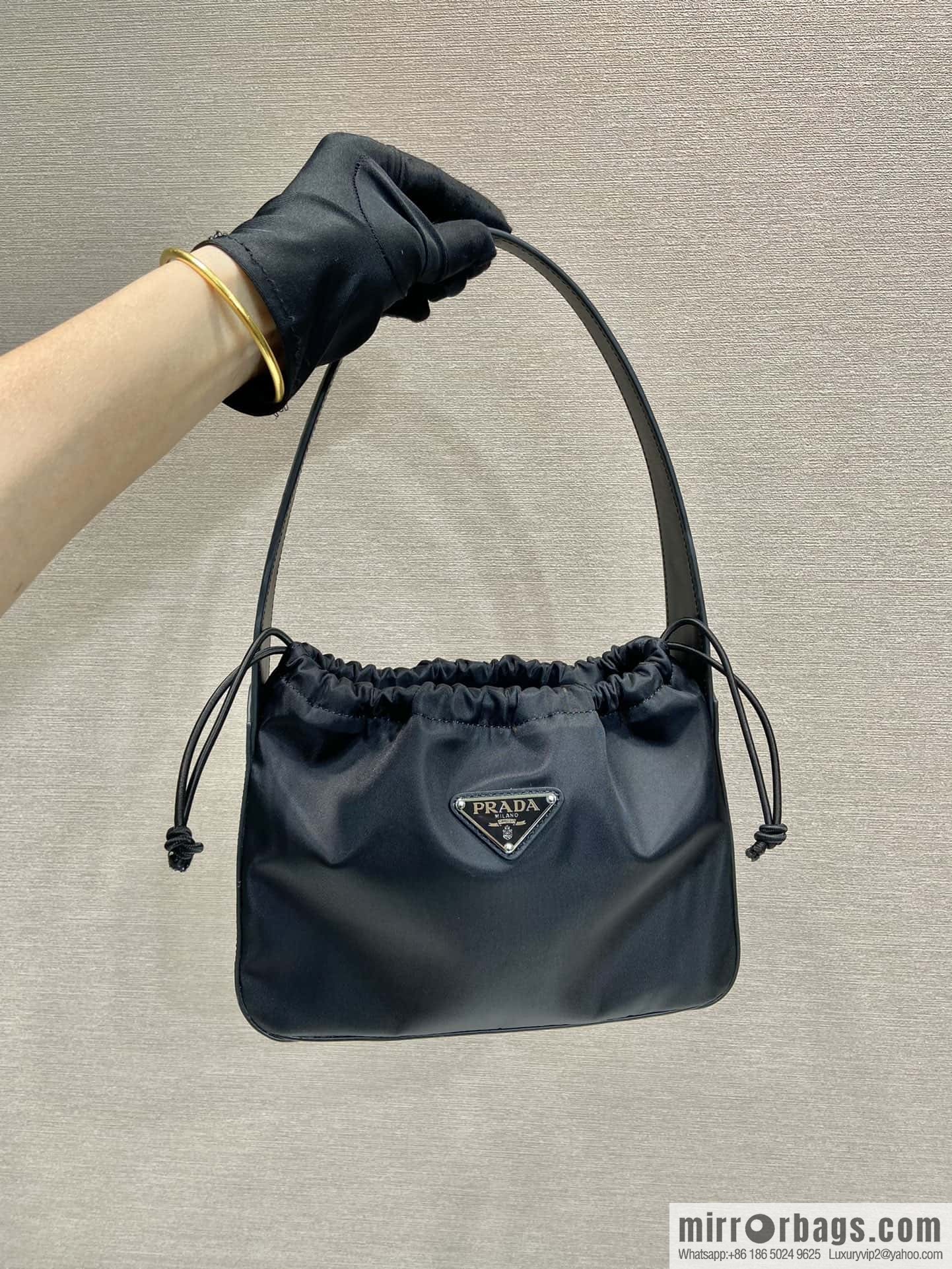 PRADA 🎉 drawstring armpit bag 🎉 B6249 small/medieval bag
