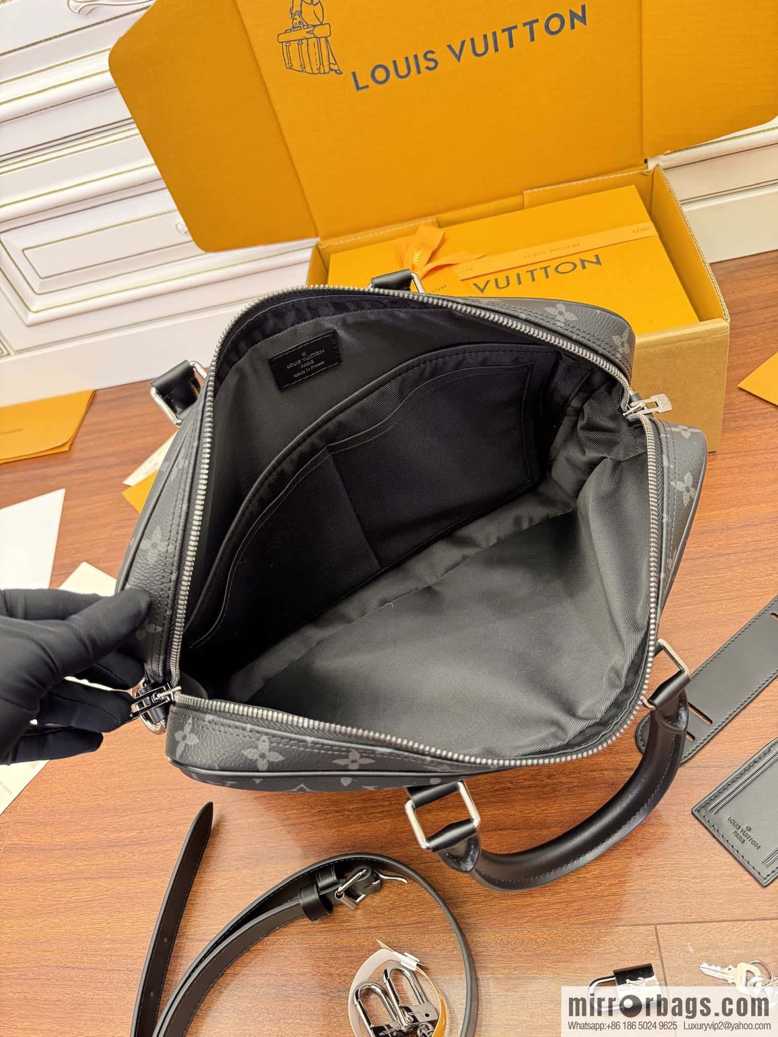LV M46457 Porte-Documents Voyage PM