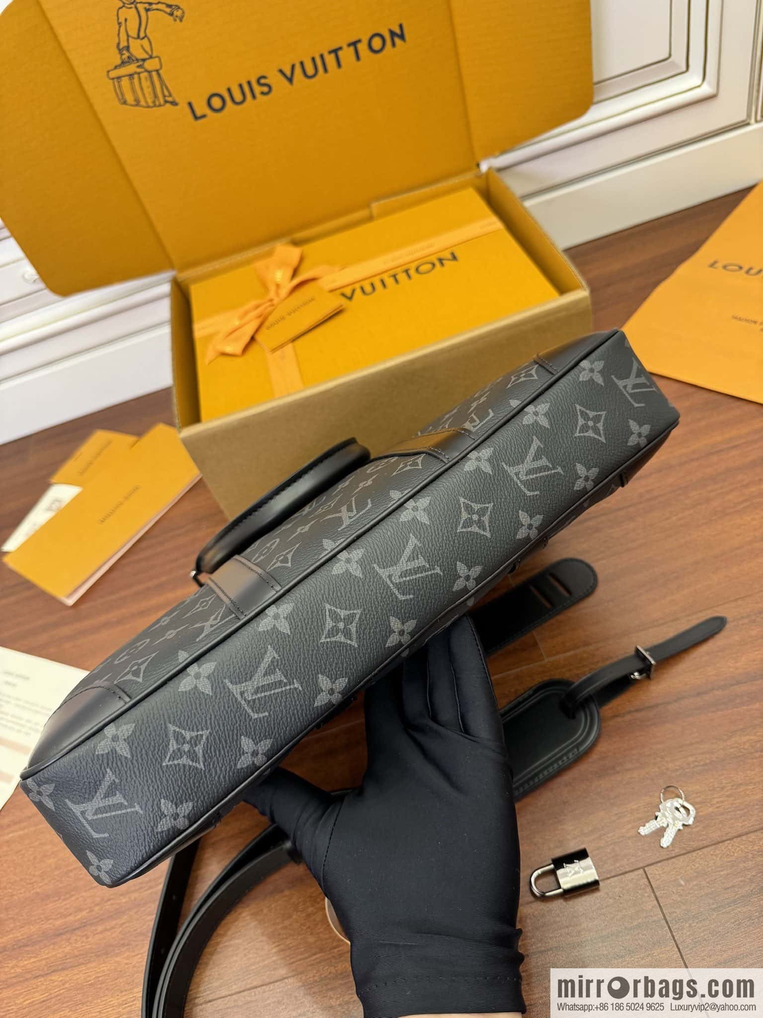 LV M46457 Porte-Documents Voyage PM