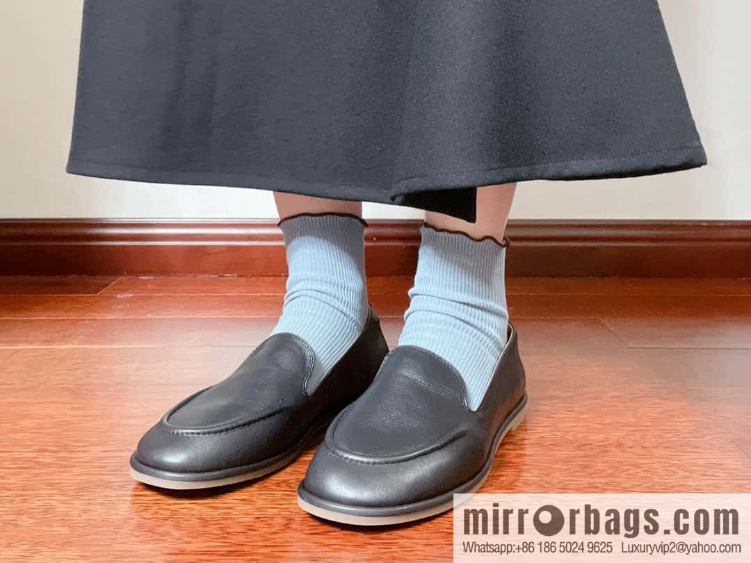 𝐓𝐇𝐄 𝐑𝐎𝐖|𝟐𝟎𝟐𝟑 black flat loafers