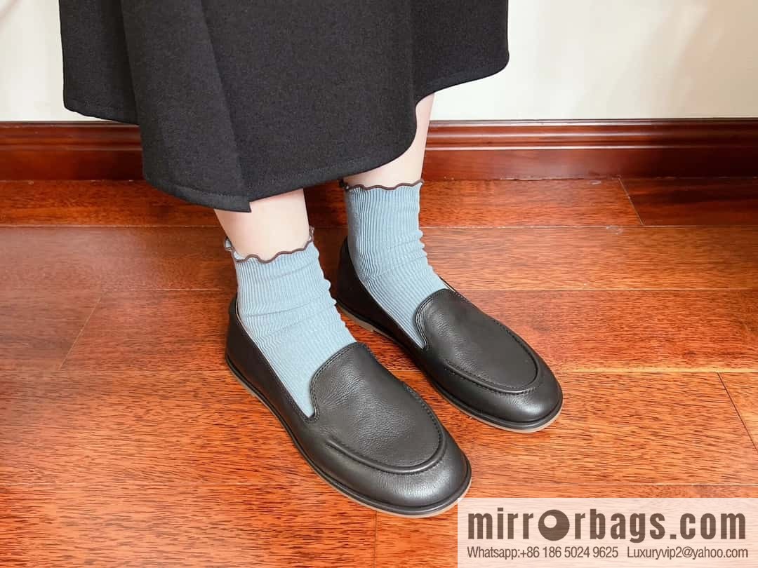 𝐓𝐇𝐄 𝐑𝐎𝐖|𝟐𝟎𝟐𝟑 black flat loafers