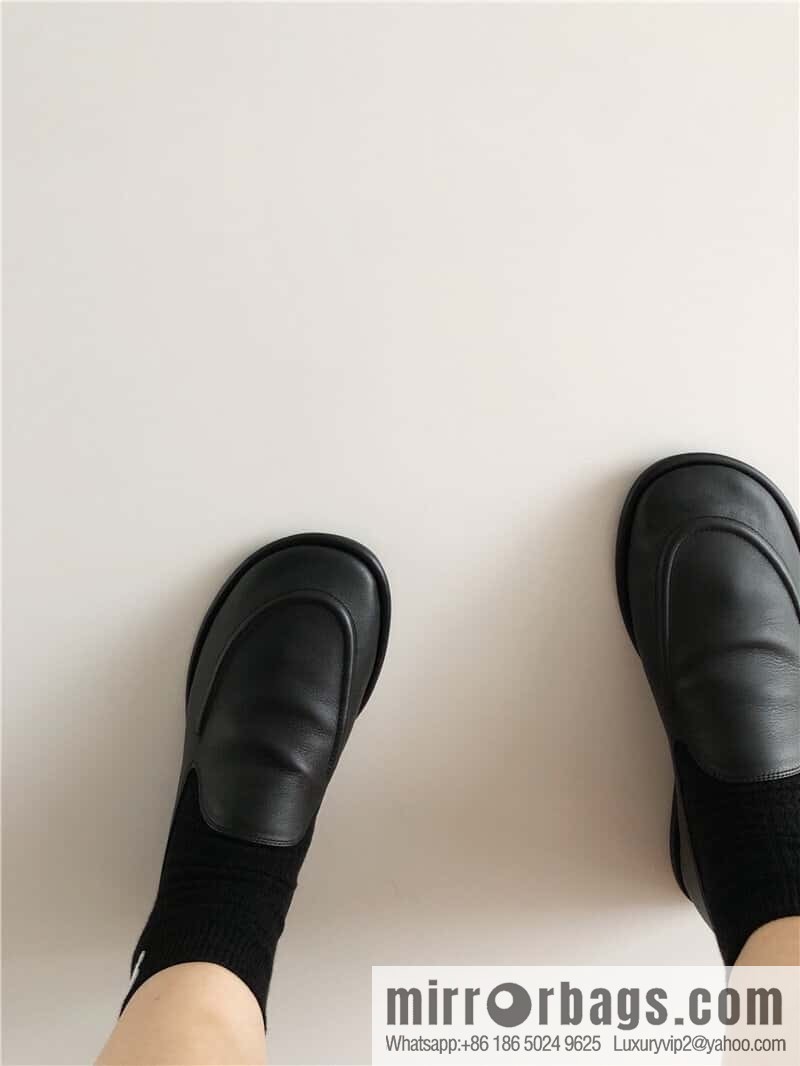 𝐓𝐇𝐄 𝐑𝐎𝐖|𝟐𝟎𝟐𝟑 black flat loafers