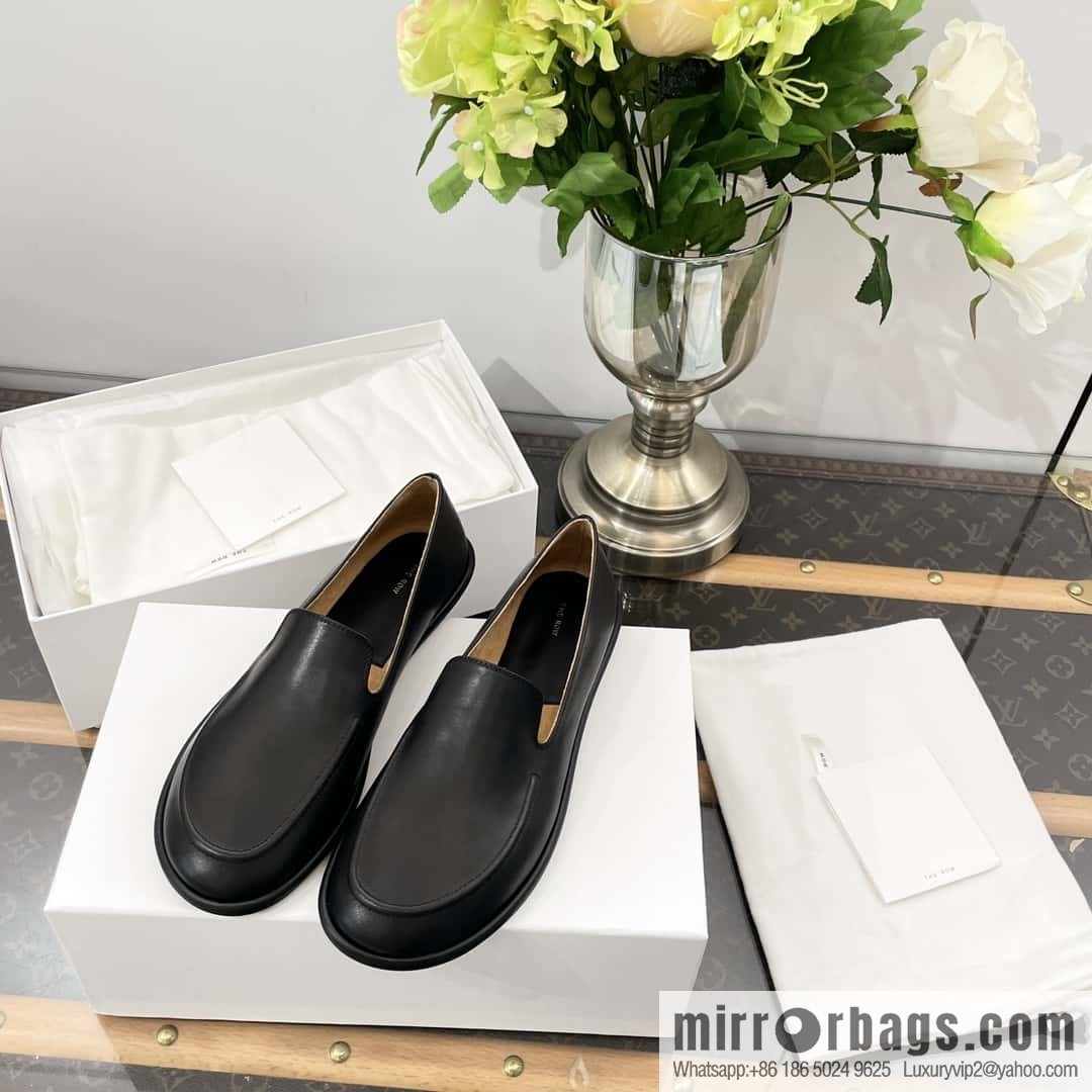 𝐓𝐇𝐄 𝐑𝐎𝐖|𝟐𝟎𝟐𝟑 black flat loafers