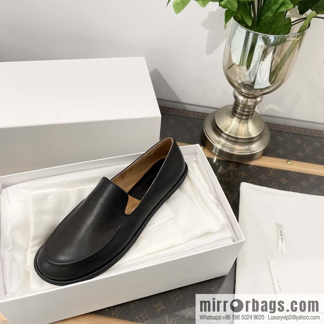 𝐓𝐇𝐄 𝐑𝐎𝐖|𝟐𝟎𝟐𝟑 black flat loafers