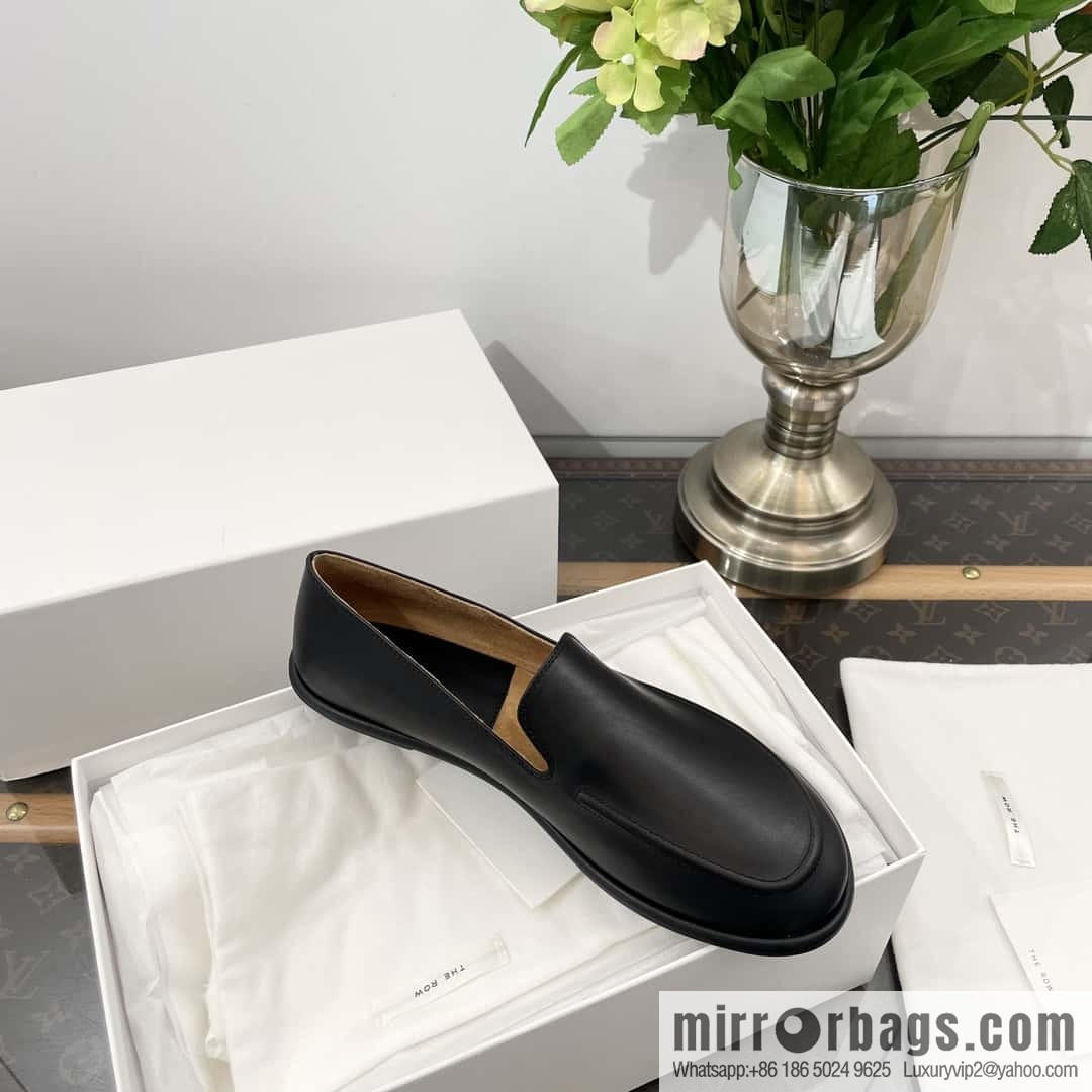𝐓𝐇𝐄 𝐑𝐎𝐖|𝟐𝟎𝟐𝟑 black flat loafers