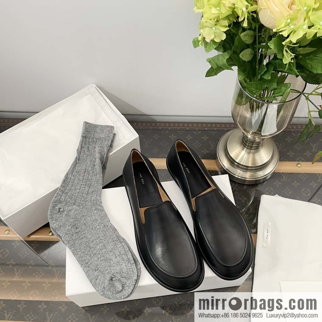 𝐓𝐇𝐄 𝐑𝐎𝐖|𝟐𝟎𝟐𝟑 black flat loafers