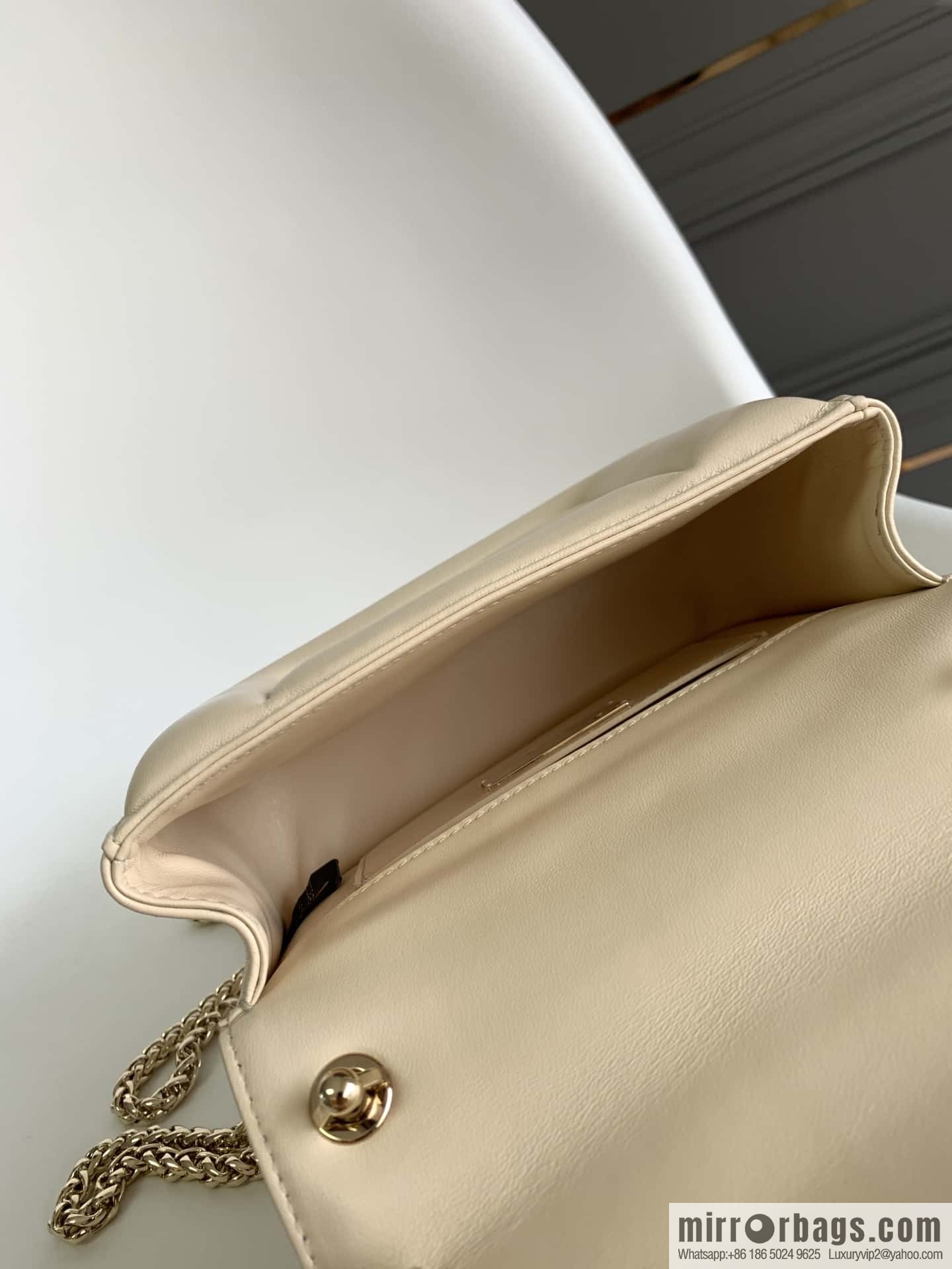 BVLGARI Bulgari joint design limited edition Mary Katrantzou snakehead bag 291071 milkshake white 19CM