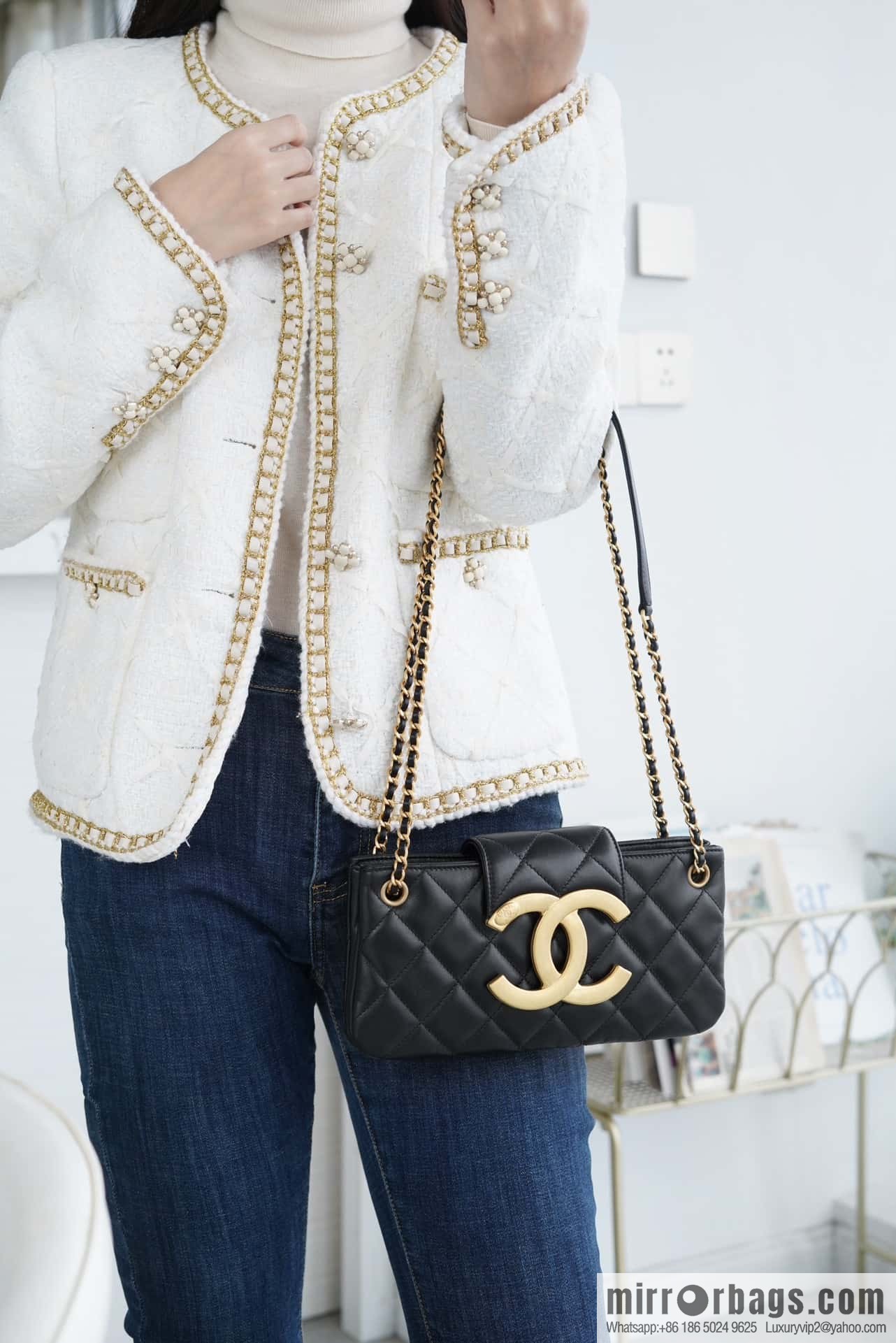 CHANEL | Original small sheepskin Vintage baguette bag AS4611