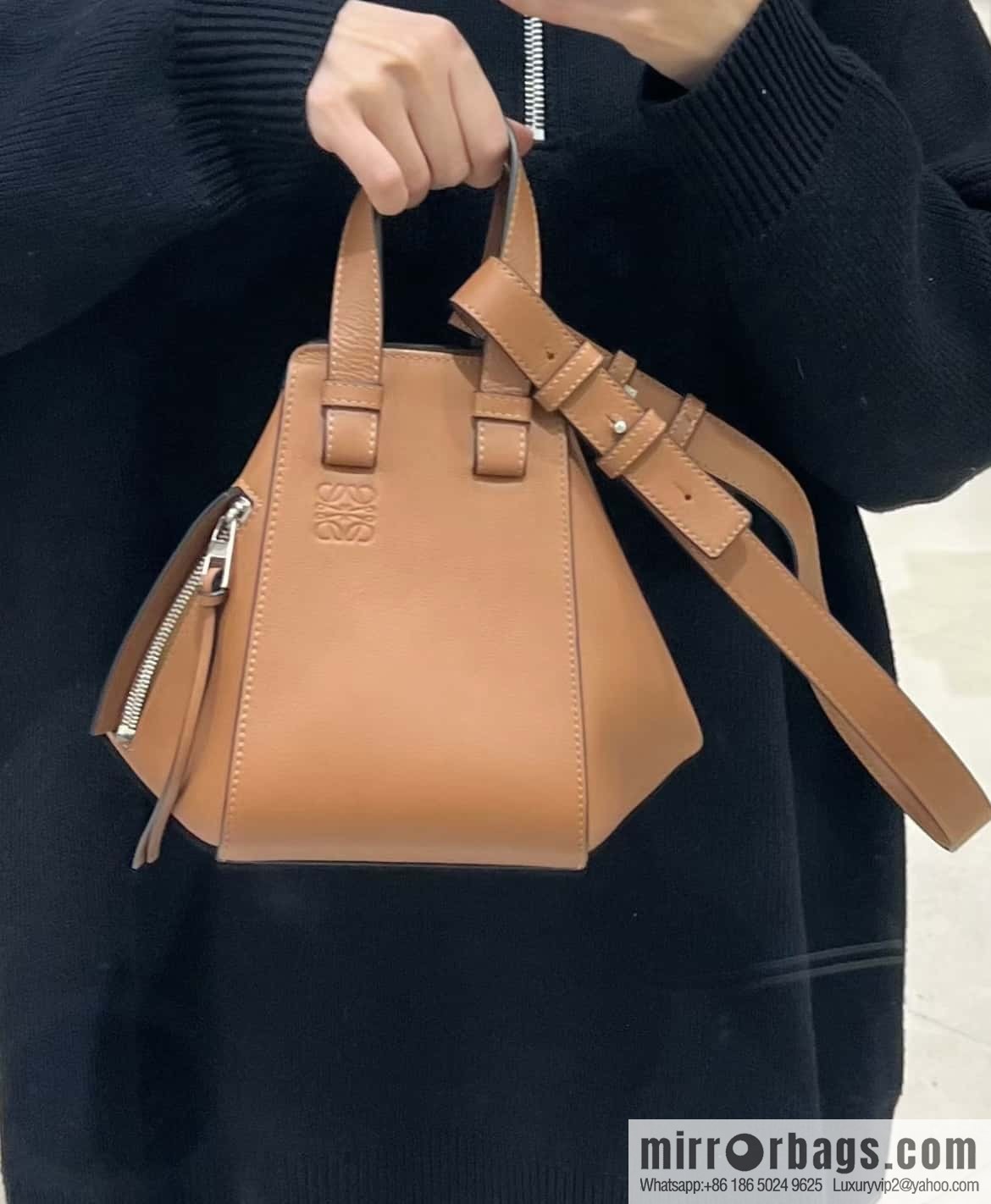 LOEWE Hammock bag 0682 mini caramel