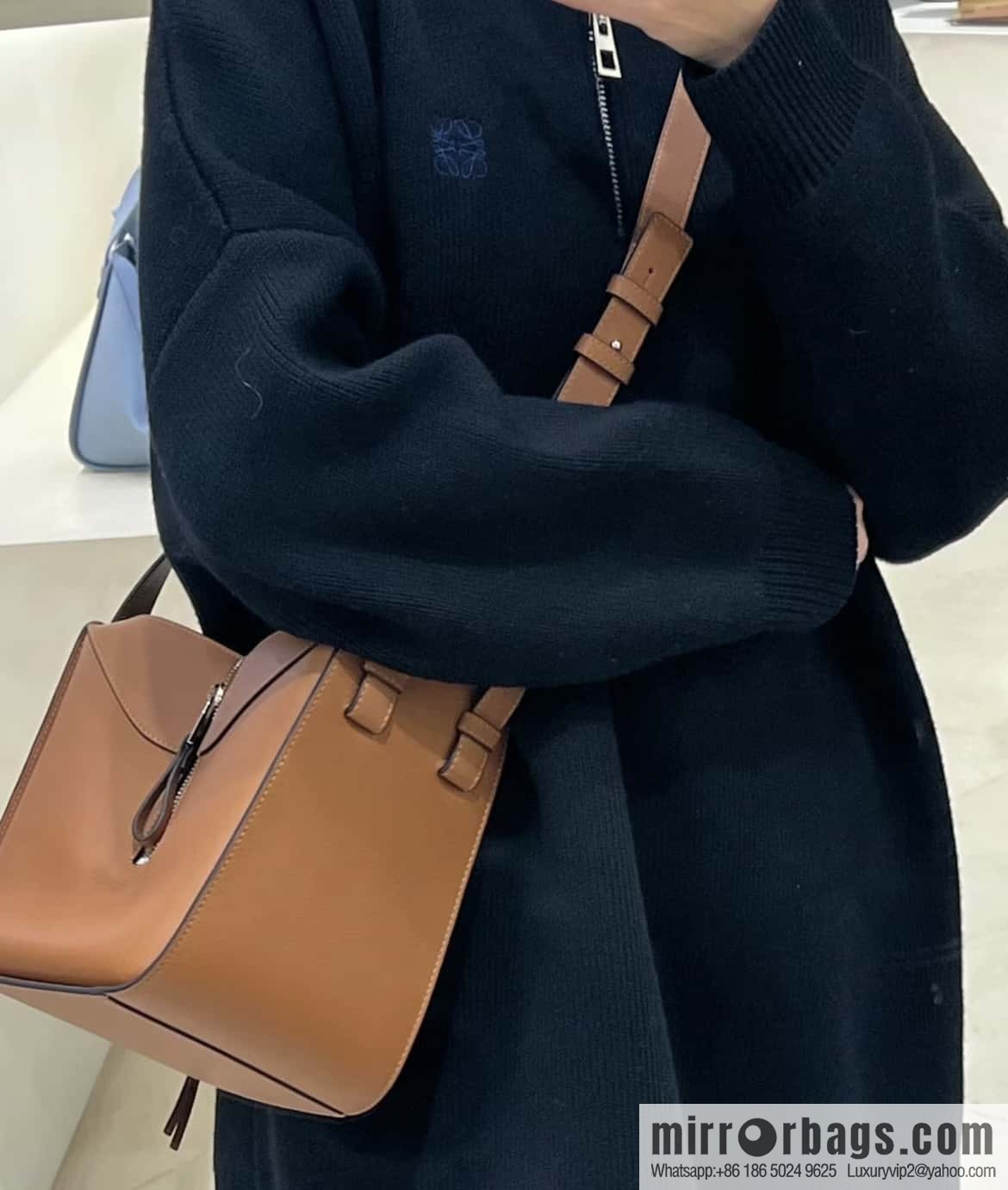 LOEWE Hammock bag 0682 mini caramel