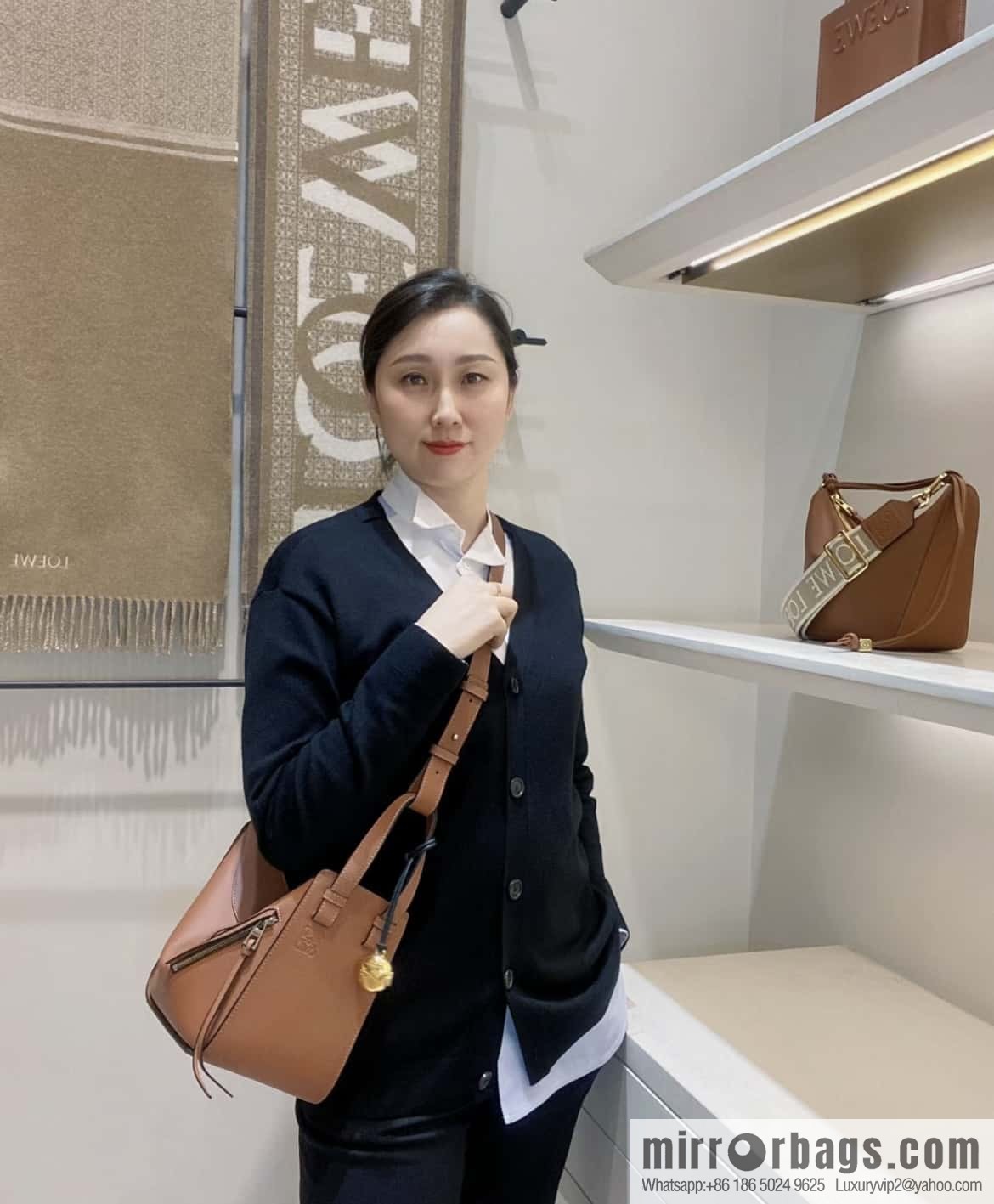 LOEWE Hammock bag 0682 mini caramel