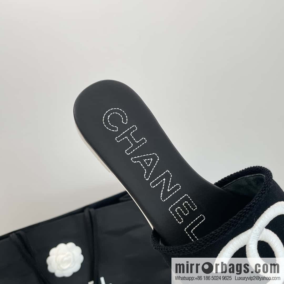 CHANEL Xiaoxiang spring and summer double logo embroidered slippers