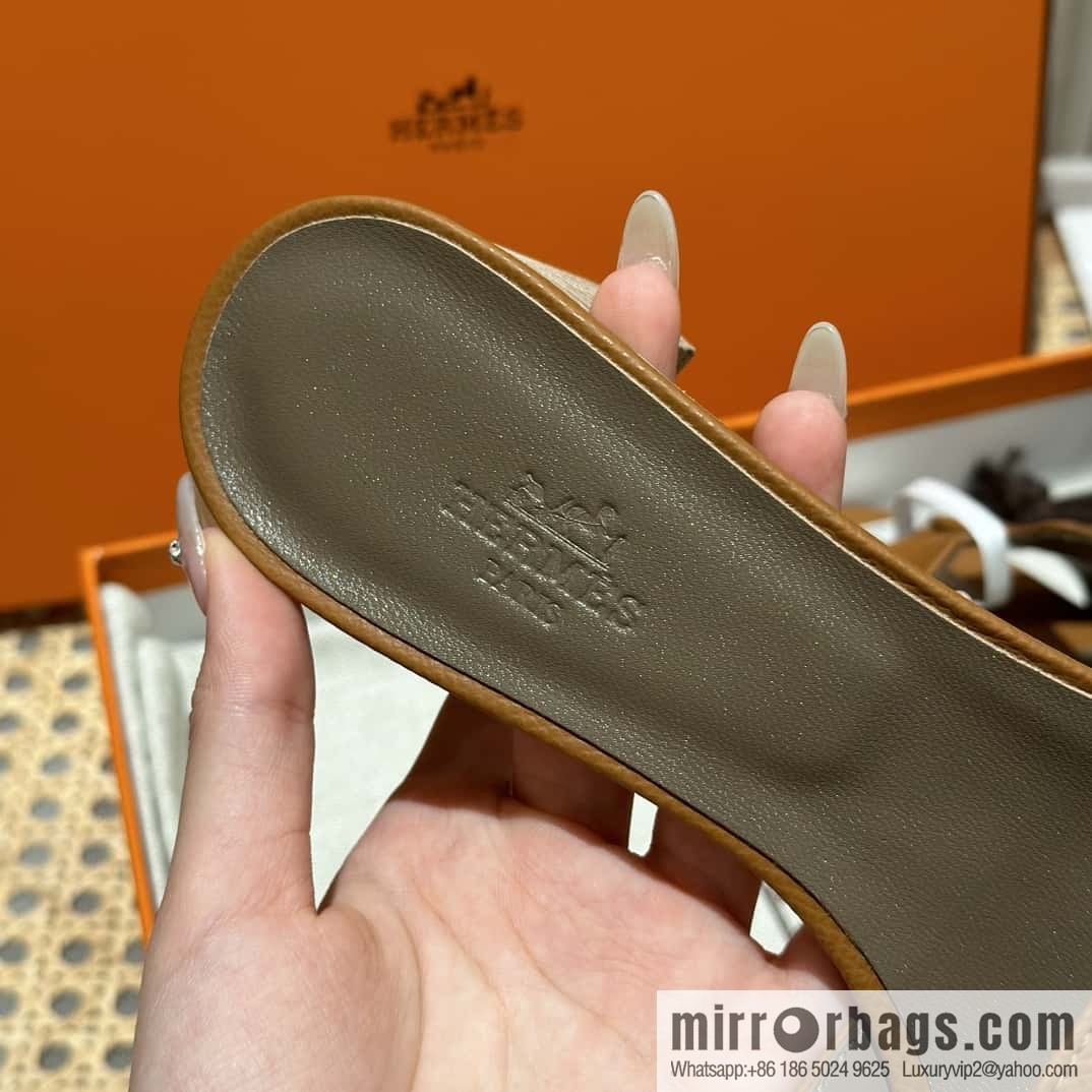 Hermès H's classic high heels, gold-brown natural line