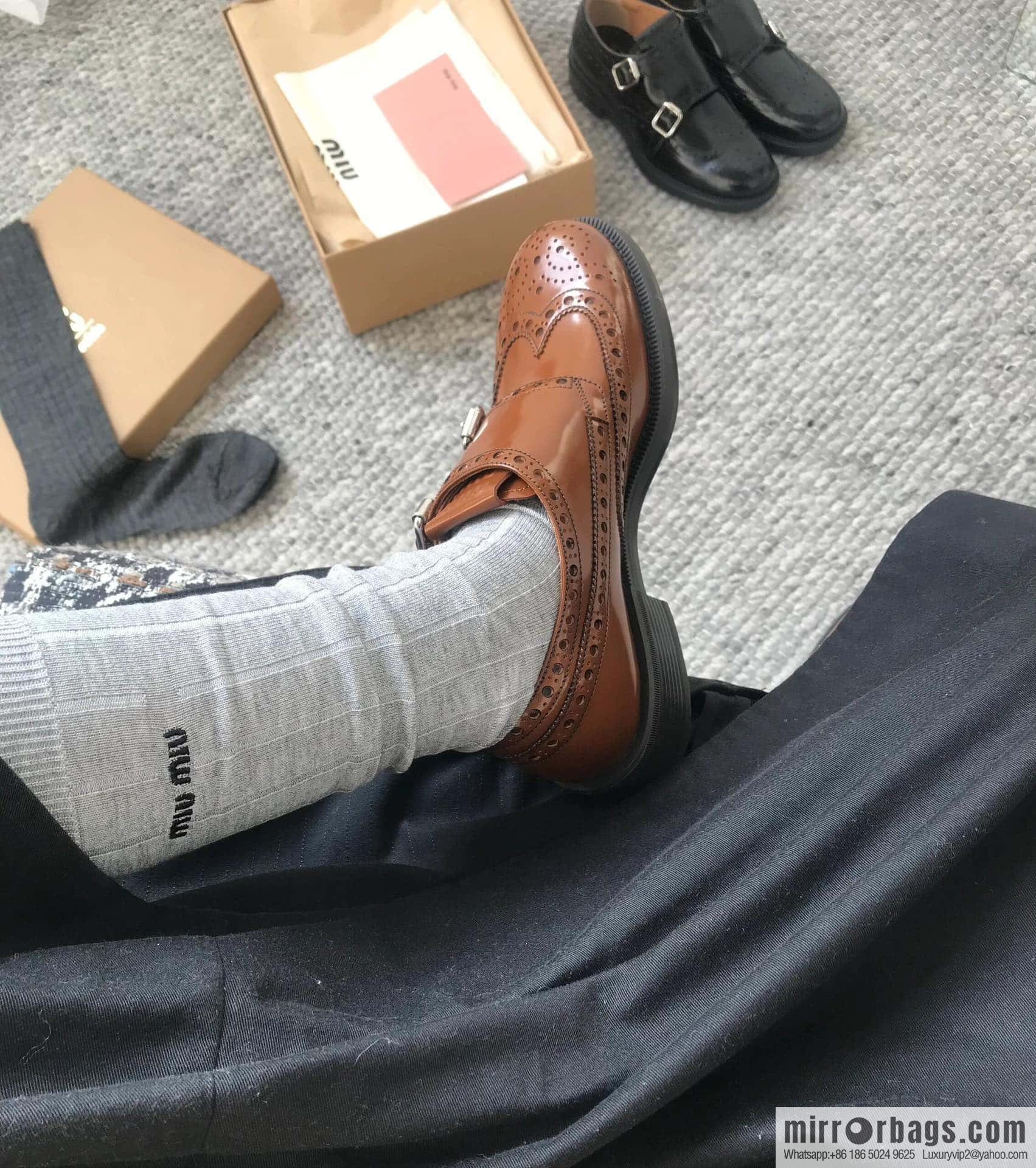 𝐂𝐡𝐮𝐫𝐜𝐡’𝐬 𝐱 𝐌𝐢𝐮 𝐌𝐢𝐮||𝟐𝟎𝟐𝟑 joint Brock carved Oxford small leather shoes