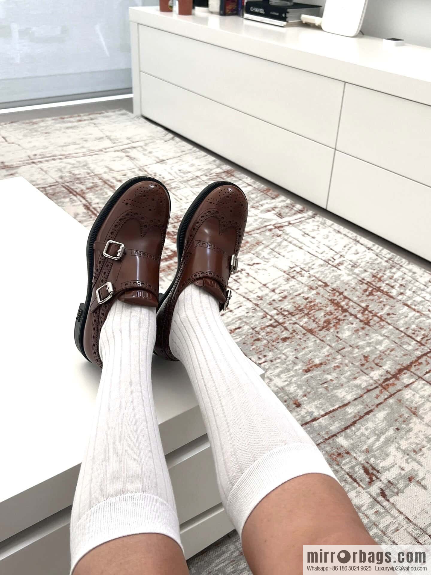 𝐂𝐡𝐮𝐫𝐜𝐡’𝐬 𝐱 𝐌𝐢𝐮 𝐌𝐢𝐮||𝟐𝟎𝟐𝟑 joint Brock carved Oxford small leather shoes