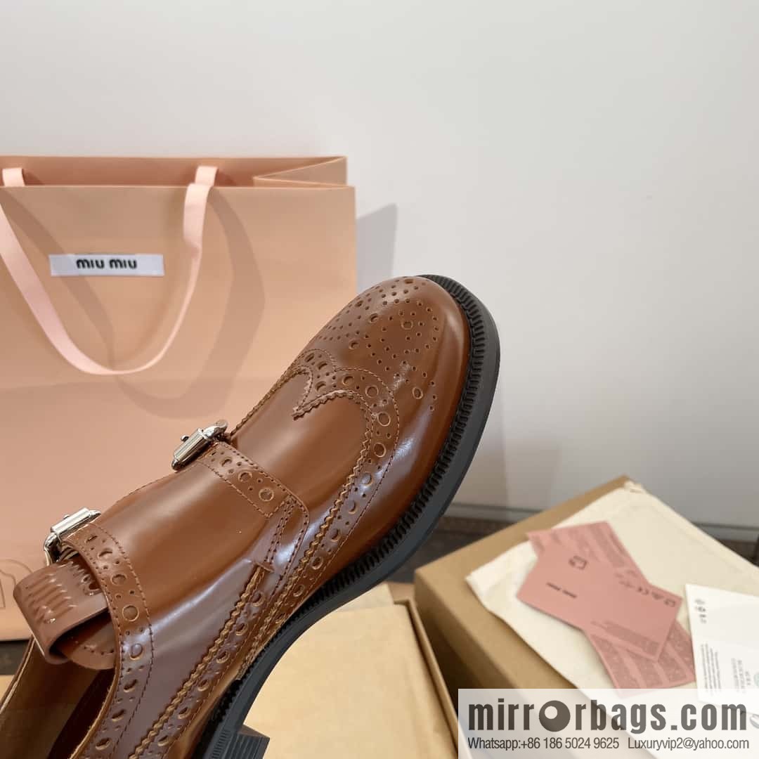 𝐂𝐡𝐮𝐫𝐜𝐡’𝐬 𝐱 𝐌𝐢𝐮 𝐌𝐢𝐮||𝟐𝟎𝟐𝟑 joint Brock carved Oxford small leather shoes