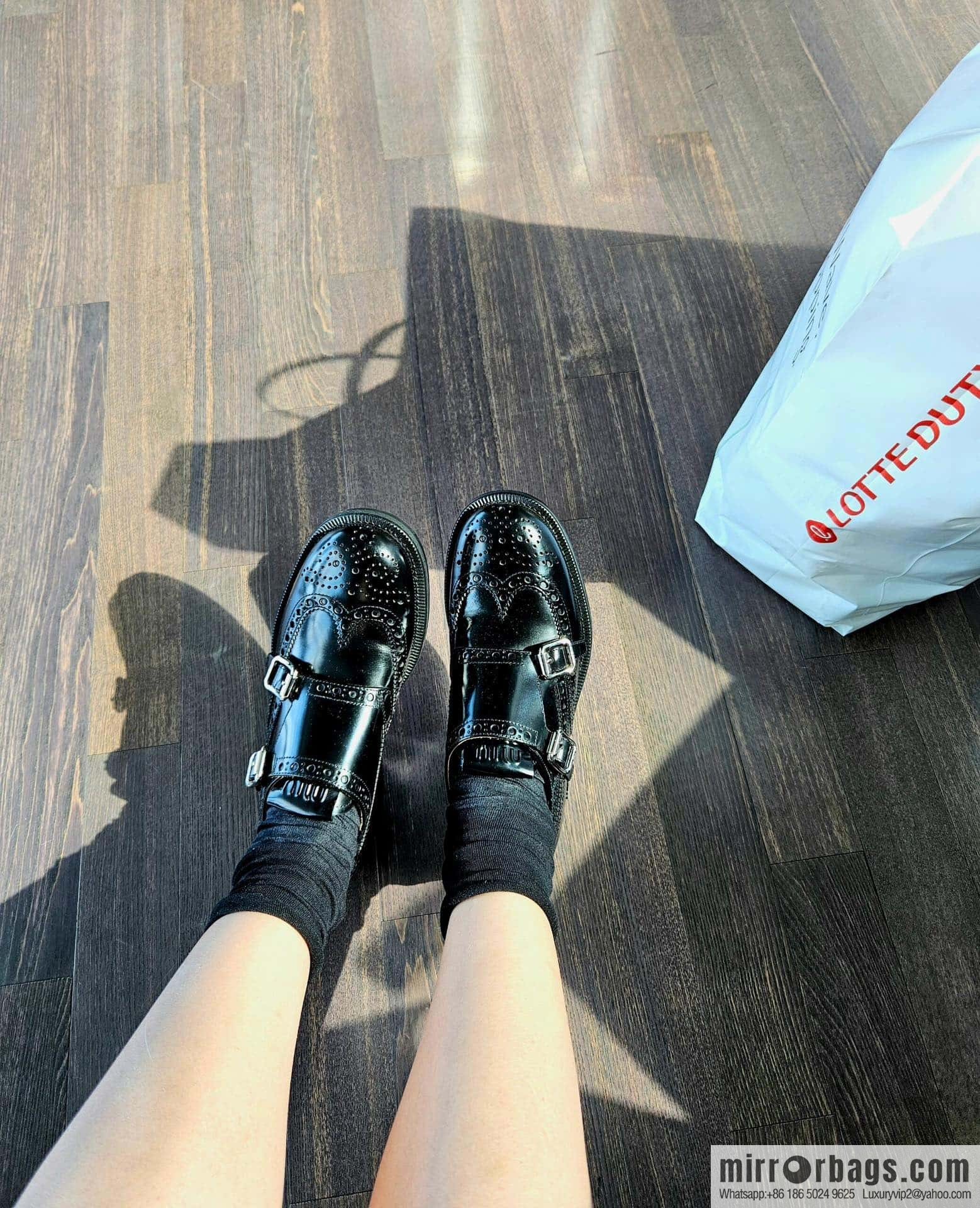 𝐂𝐡𝐮𝐫𝐜𝐡’𝐬 𝐱 𝐌𝐢𝐮 𝐌𝐢𝐮||𝟐𝟎𝟐𝟑 joint Brock carved Oxford small leather shoes