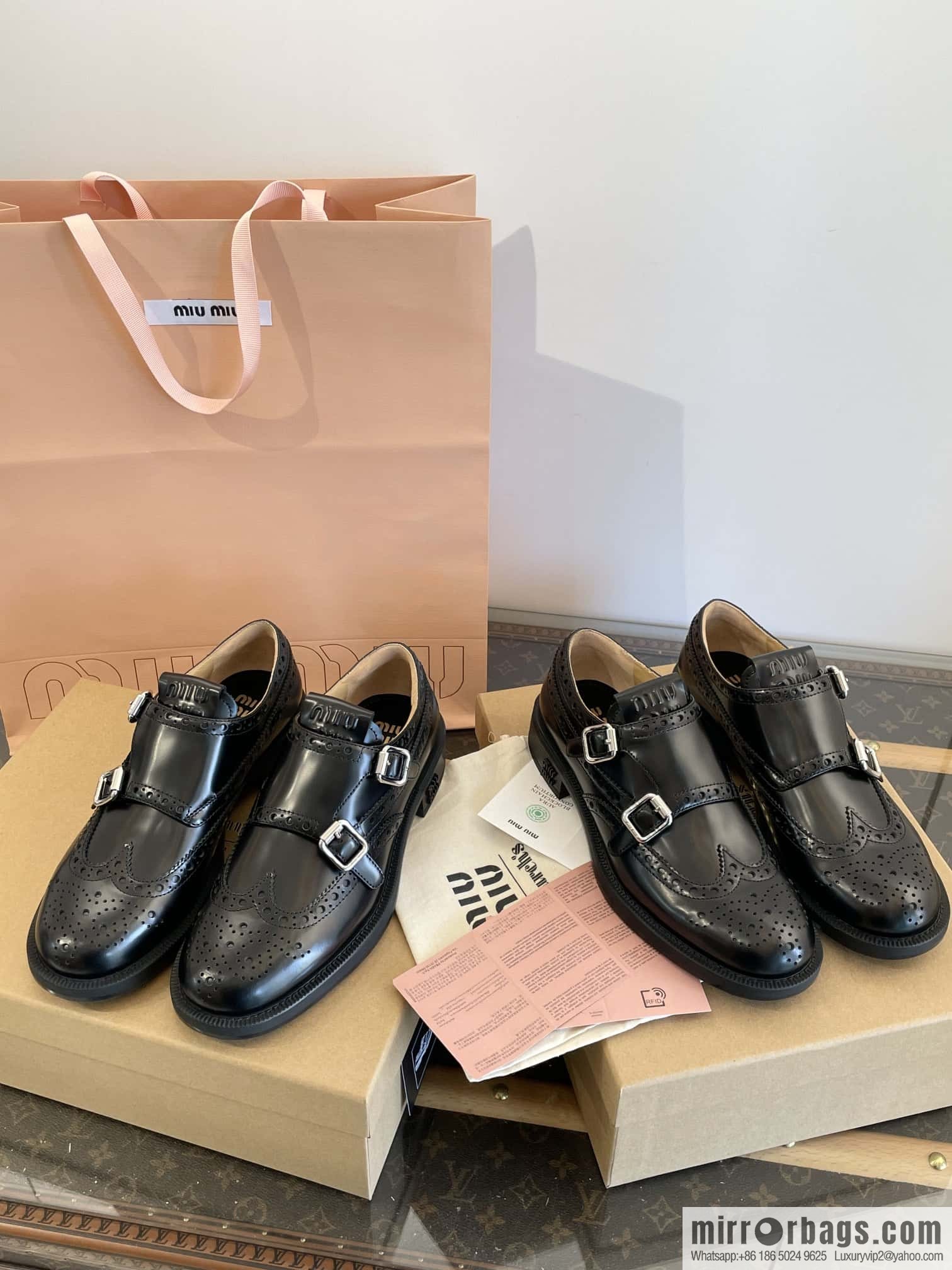 𝐂𝐡𝐮𝐫𝐜𝐡’𝐬 𝐱 𝐌𝐢𝐮 𝐌𝐢𝐮||𝟐𝟎𝟐𝟑 joint Brock carved Oxford small leather shoes