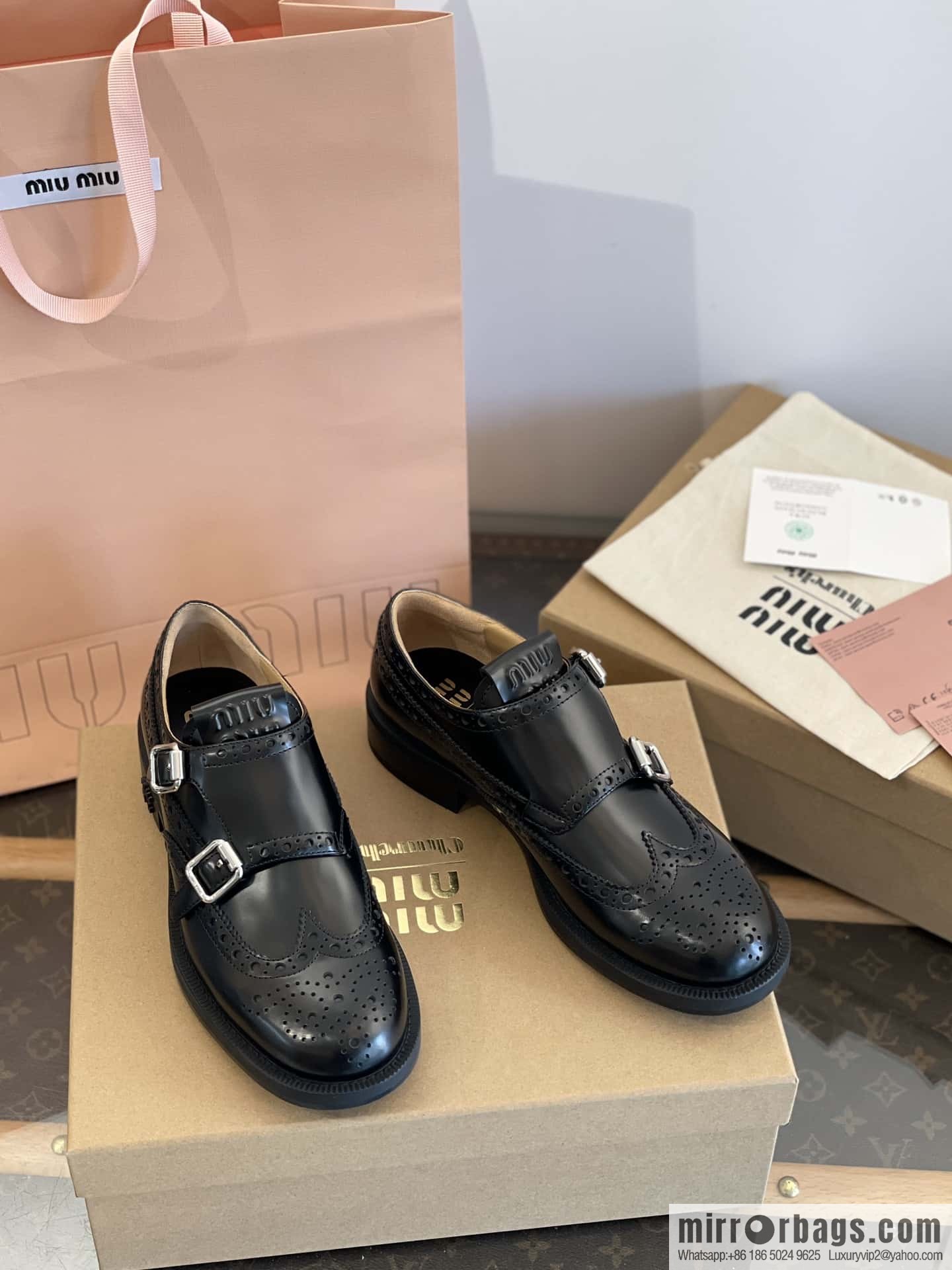 𝐂𝐡𝐮𝐫𝐜𝐡’𝐬 𝐱 𝐌𝐢𝐮 𝐌𝐢𝐮||𝟐𝟎𝟐𝟑 joint Brock carved Oxford small leather shoes