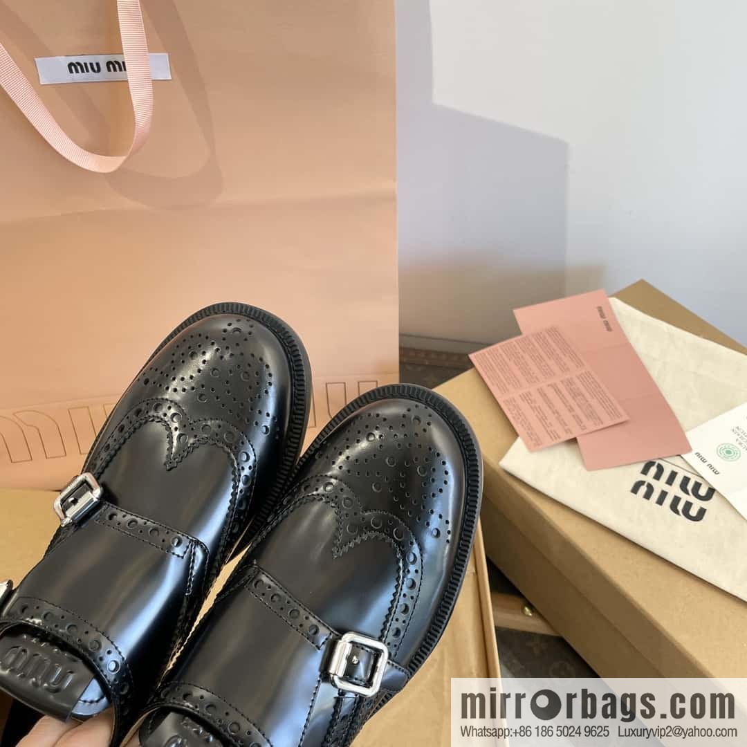 𝐂𝐡𝐮𝐫𝐜𝐡’𝐬 𝐱 𝐌𝐢𝐮 𝐌𝐢𝐮||𝟐𝟎𝟐𝟑 joint Brock carved Oxford small leather shoes