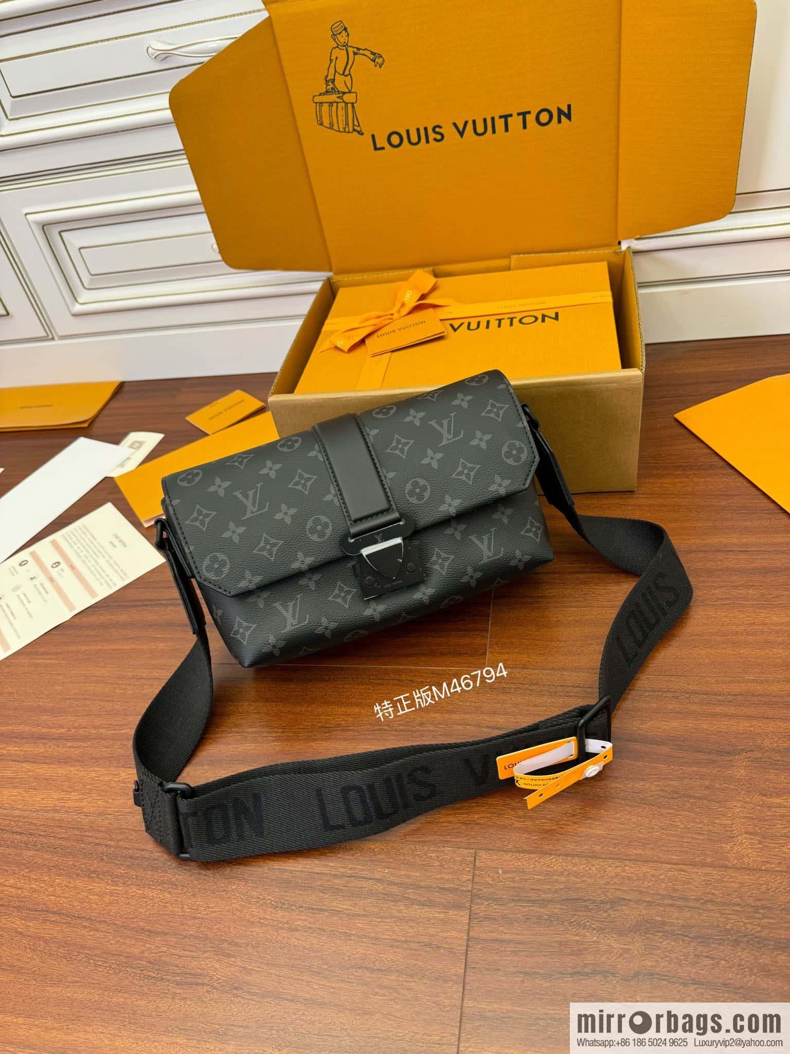 LV M46794 S-CAPE messenger bag
