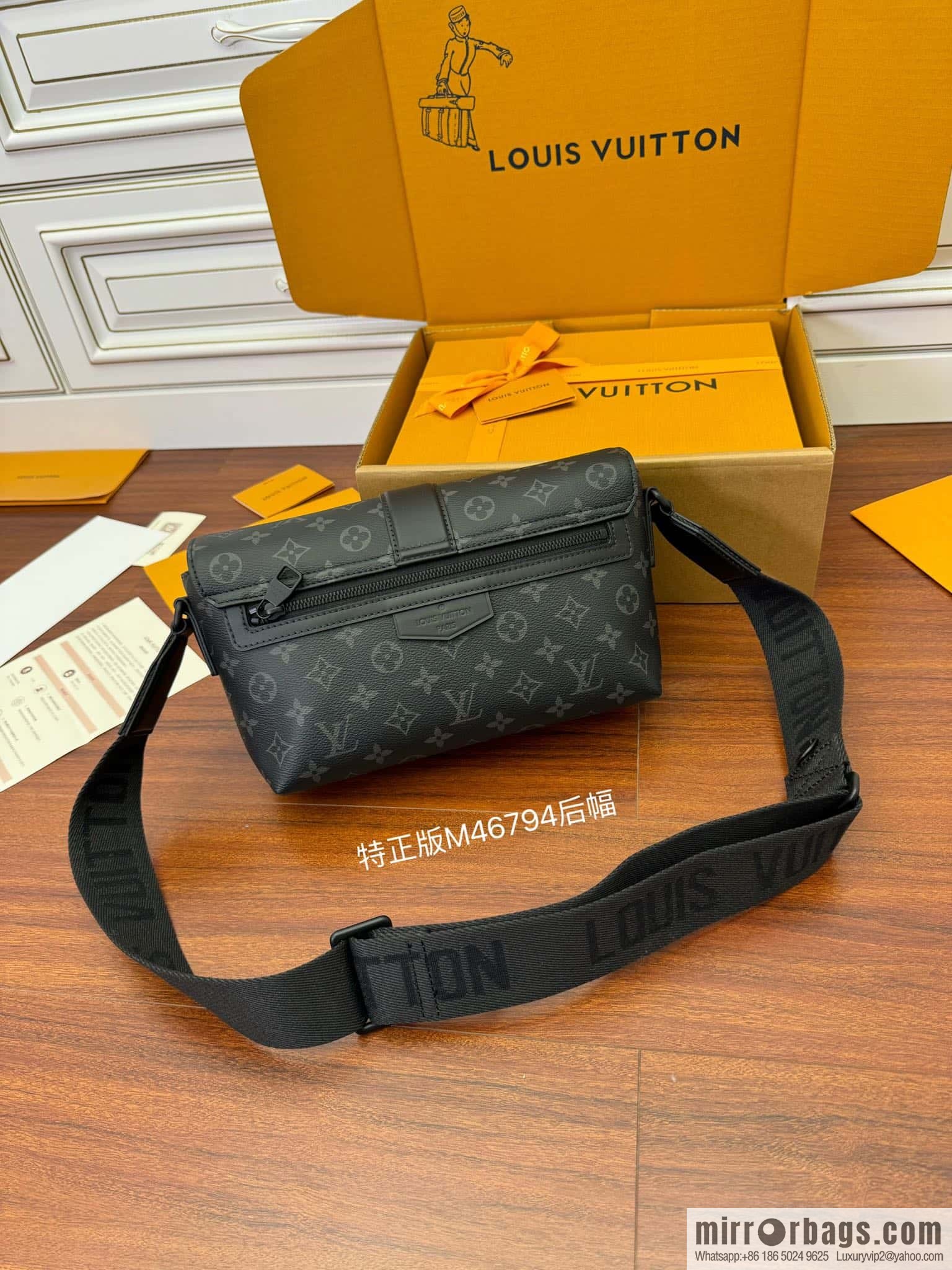 LV M46794 S-CAPE messenger bag
