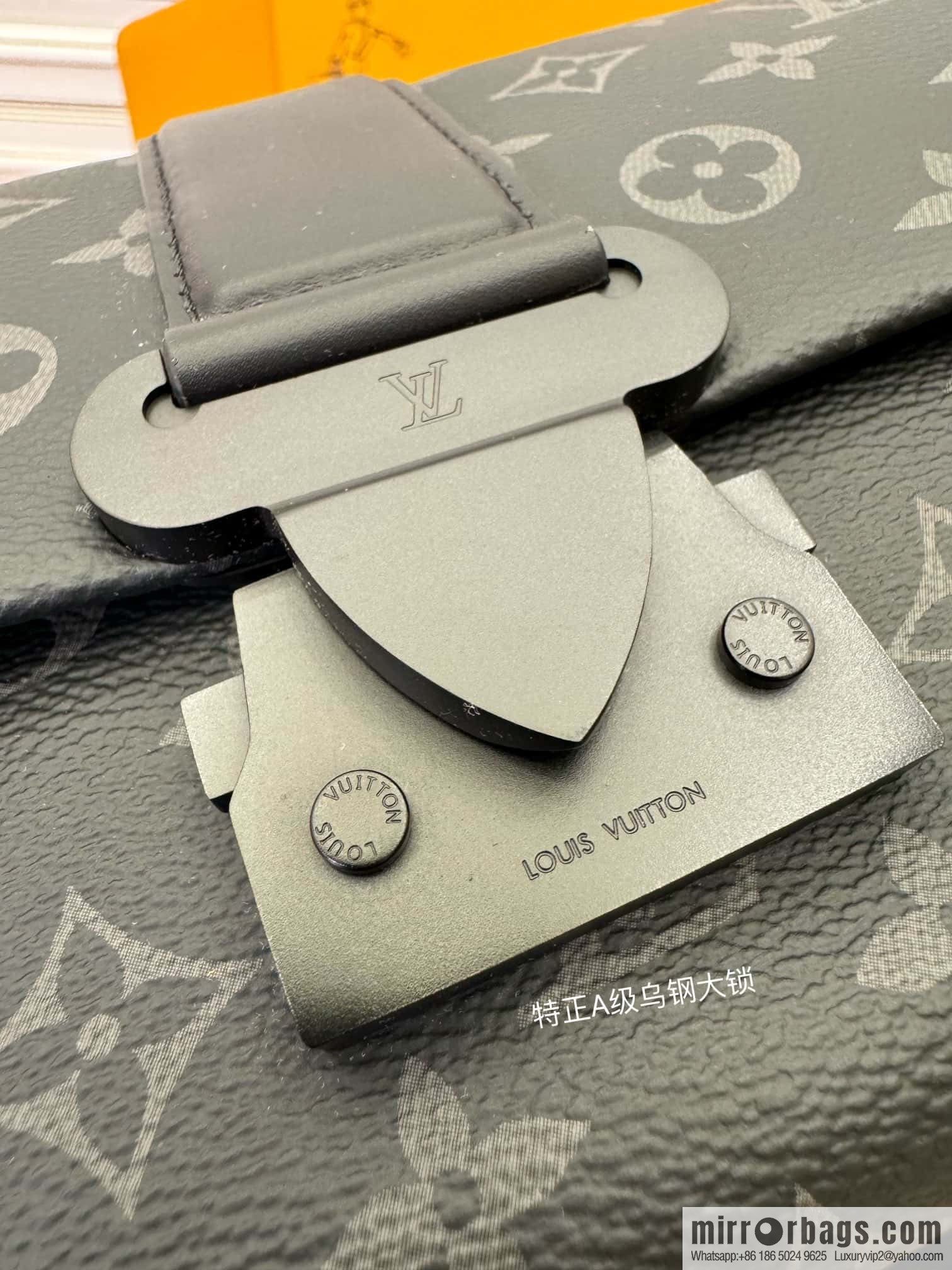 LV M46794 S-CAPE messenger bag