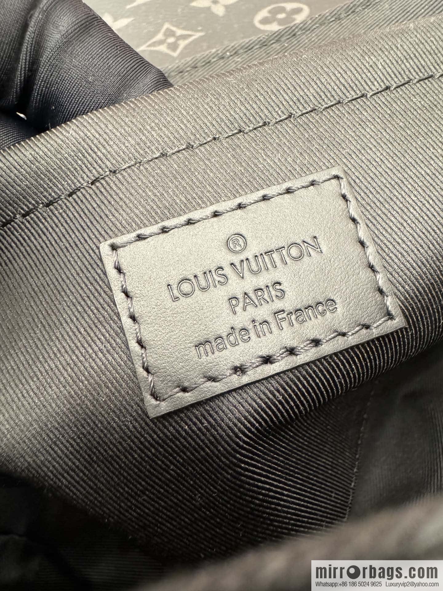 LV M46794 S-CAPE messenger bag