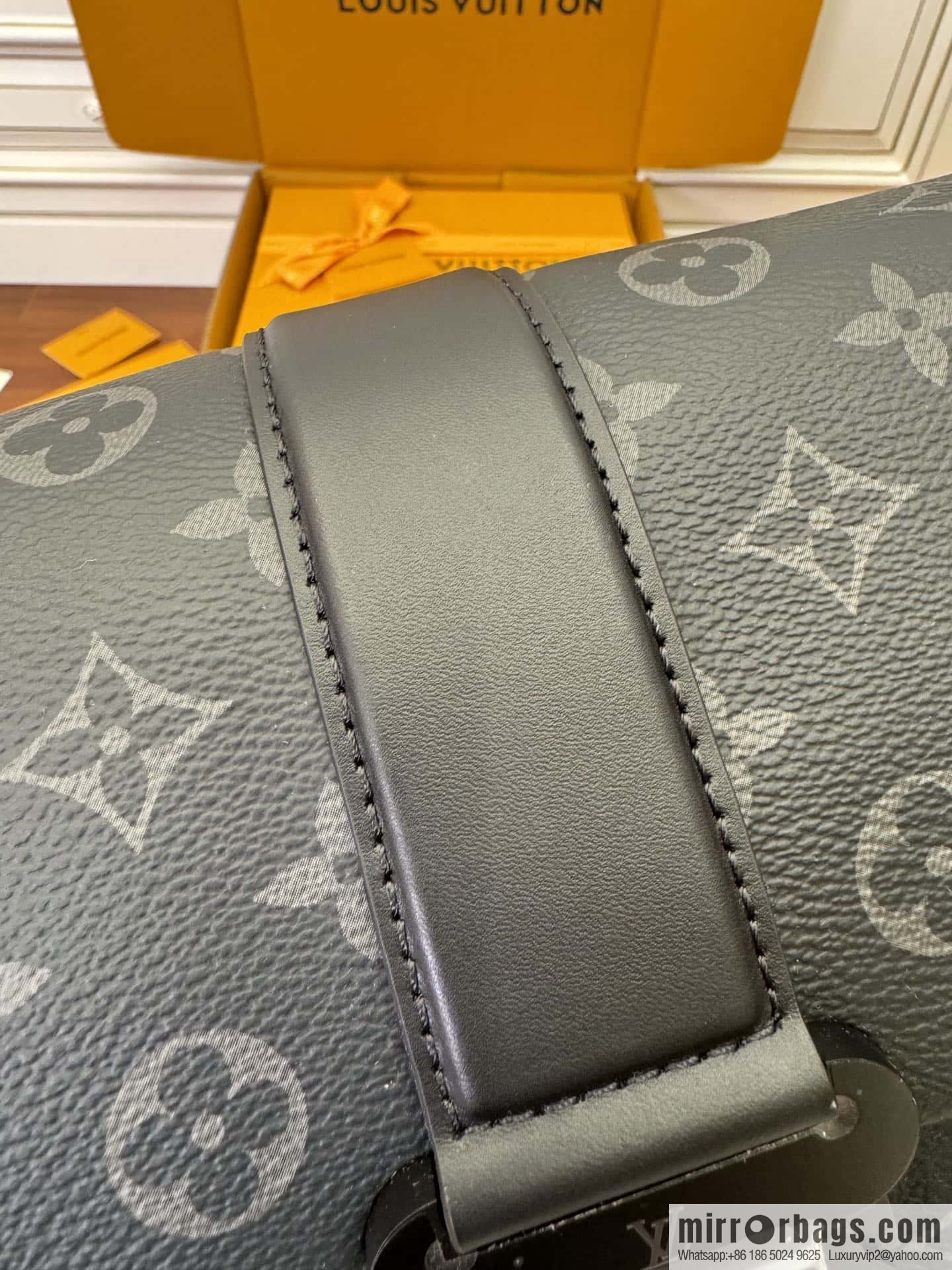 LV M46794 S-CAPE messenger bag