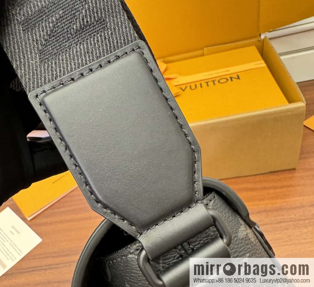 LV M46794 S-CAPE messenger bag