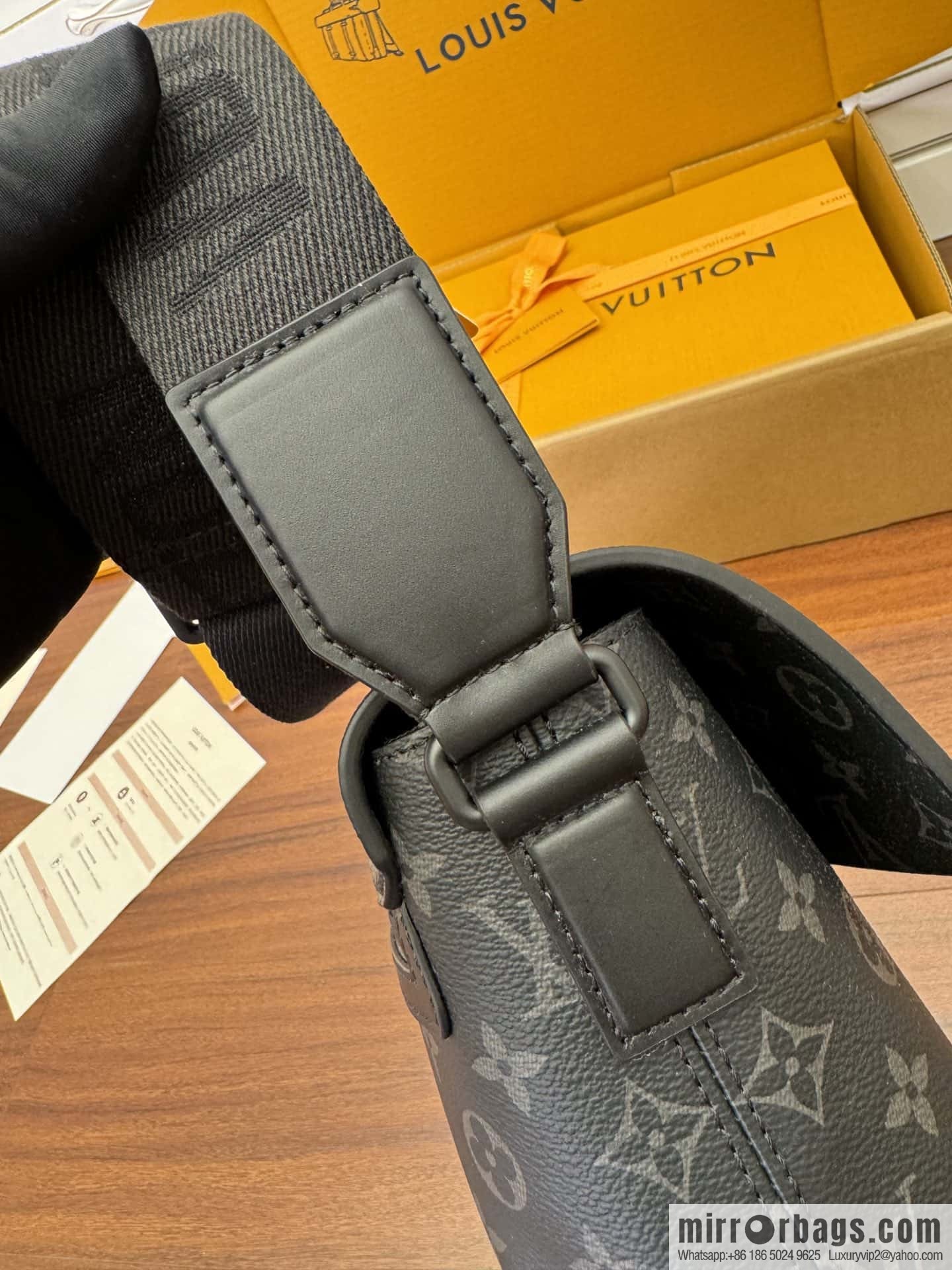 LV M46794 S-CAPE messenger bag