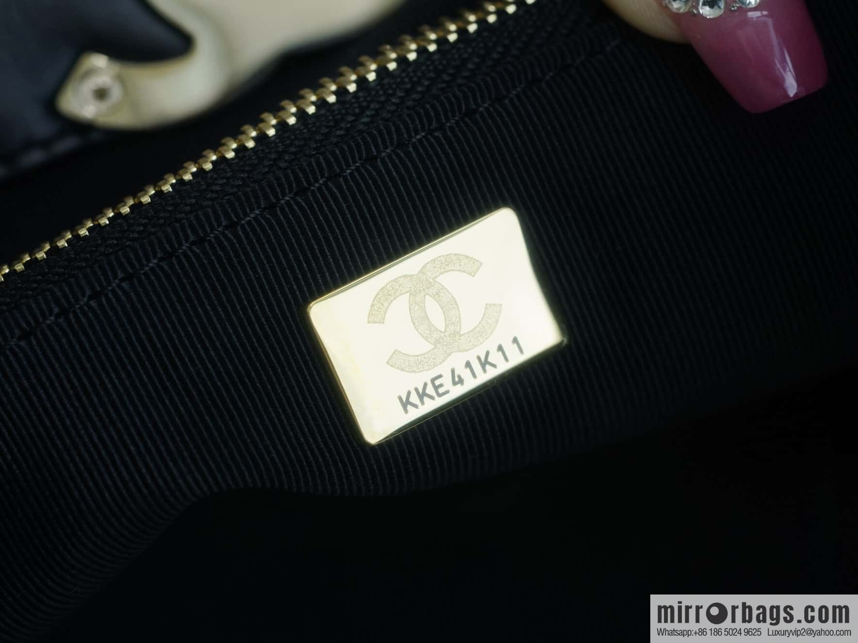 CHANEL Advanced Handicraft 31bag large black AS1010