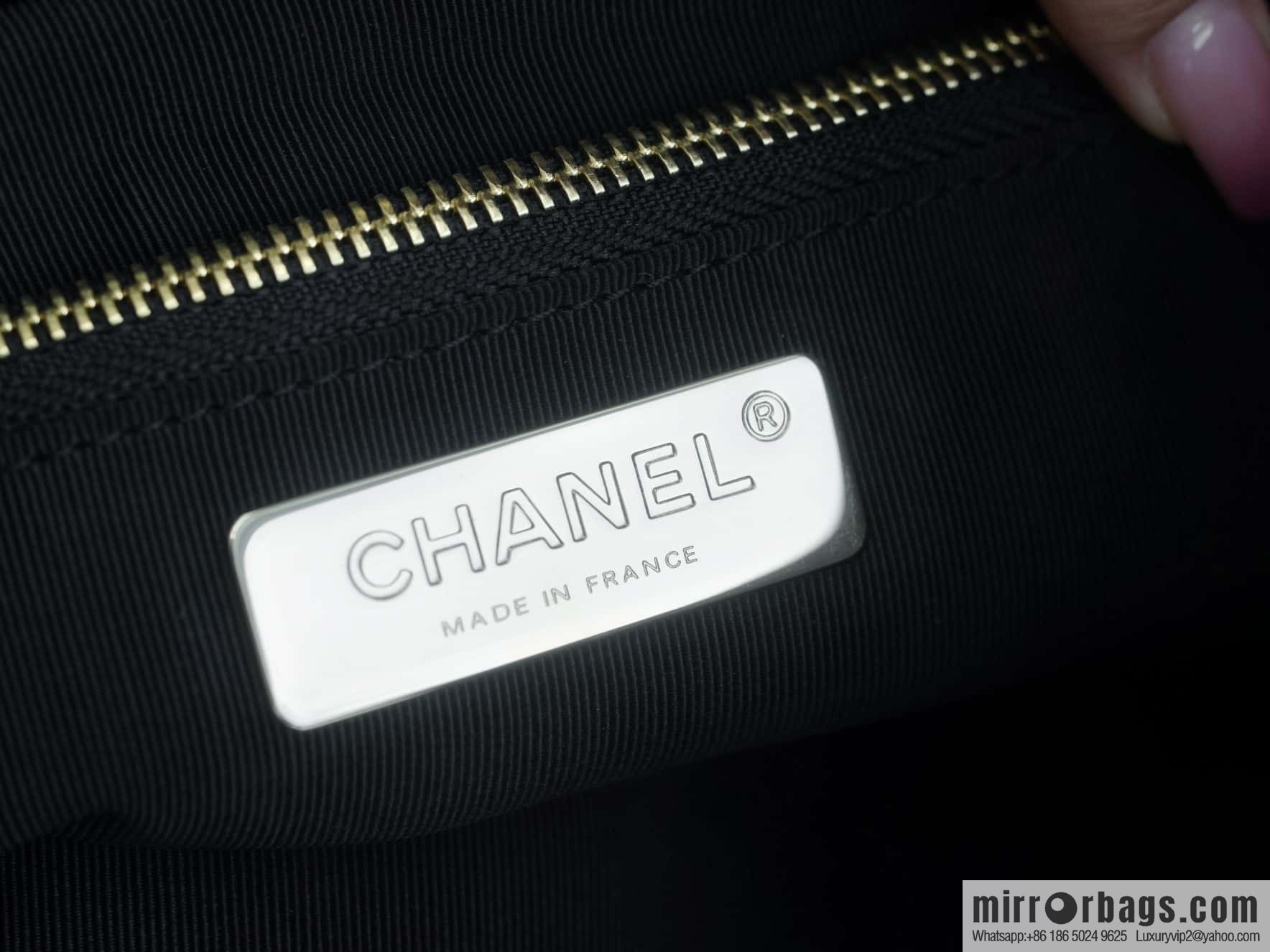 CHANEL Advanced Handicraft 31bag large black AS1010