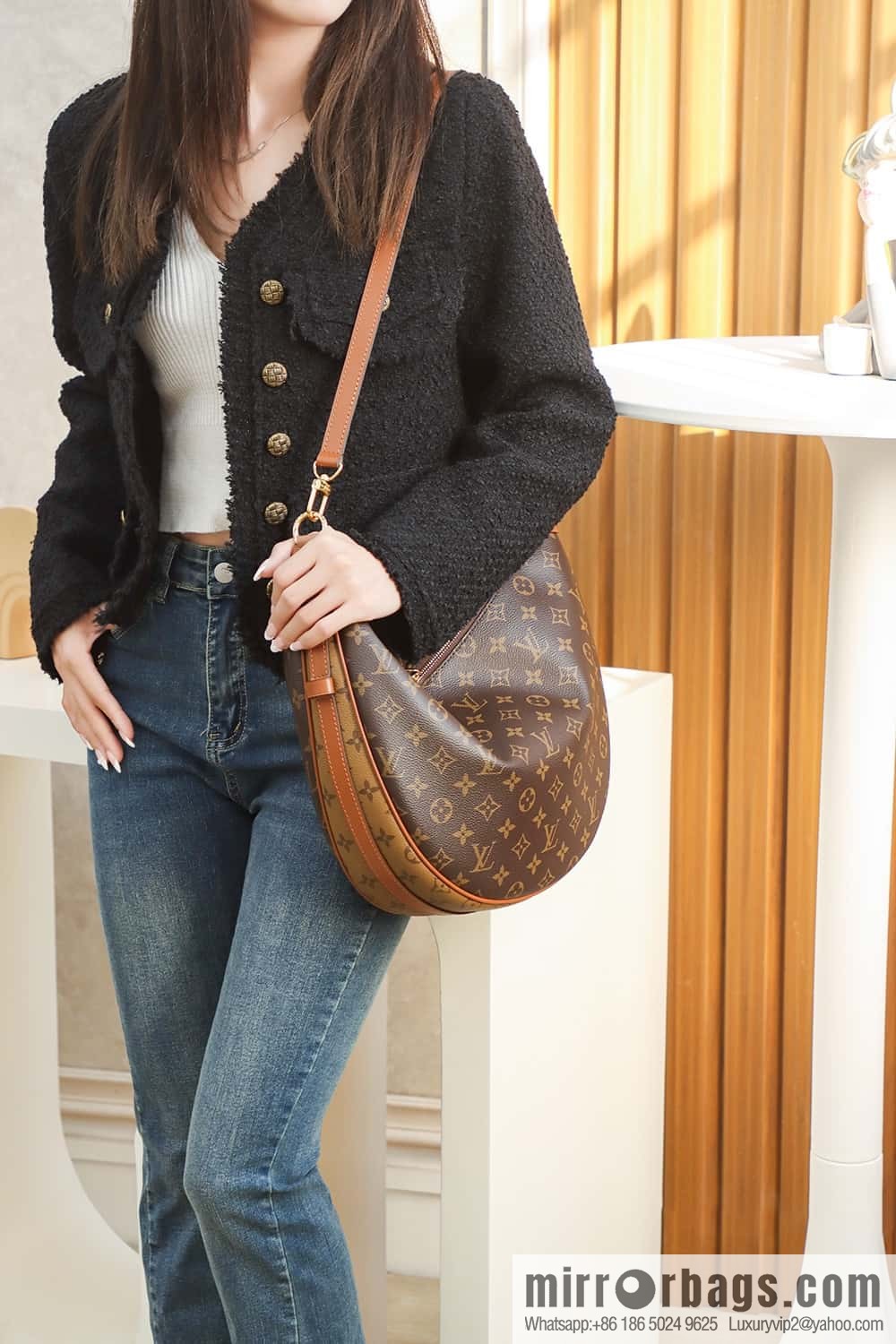LV M46311 LOOP HOBO BAG catwalk model big bowl bean buns