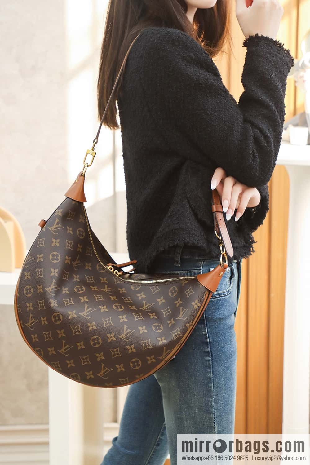 LV M46311 LOOP HOBO BAG catwalk model big bowl bean buns