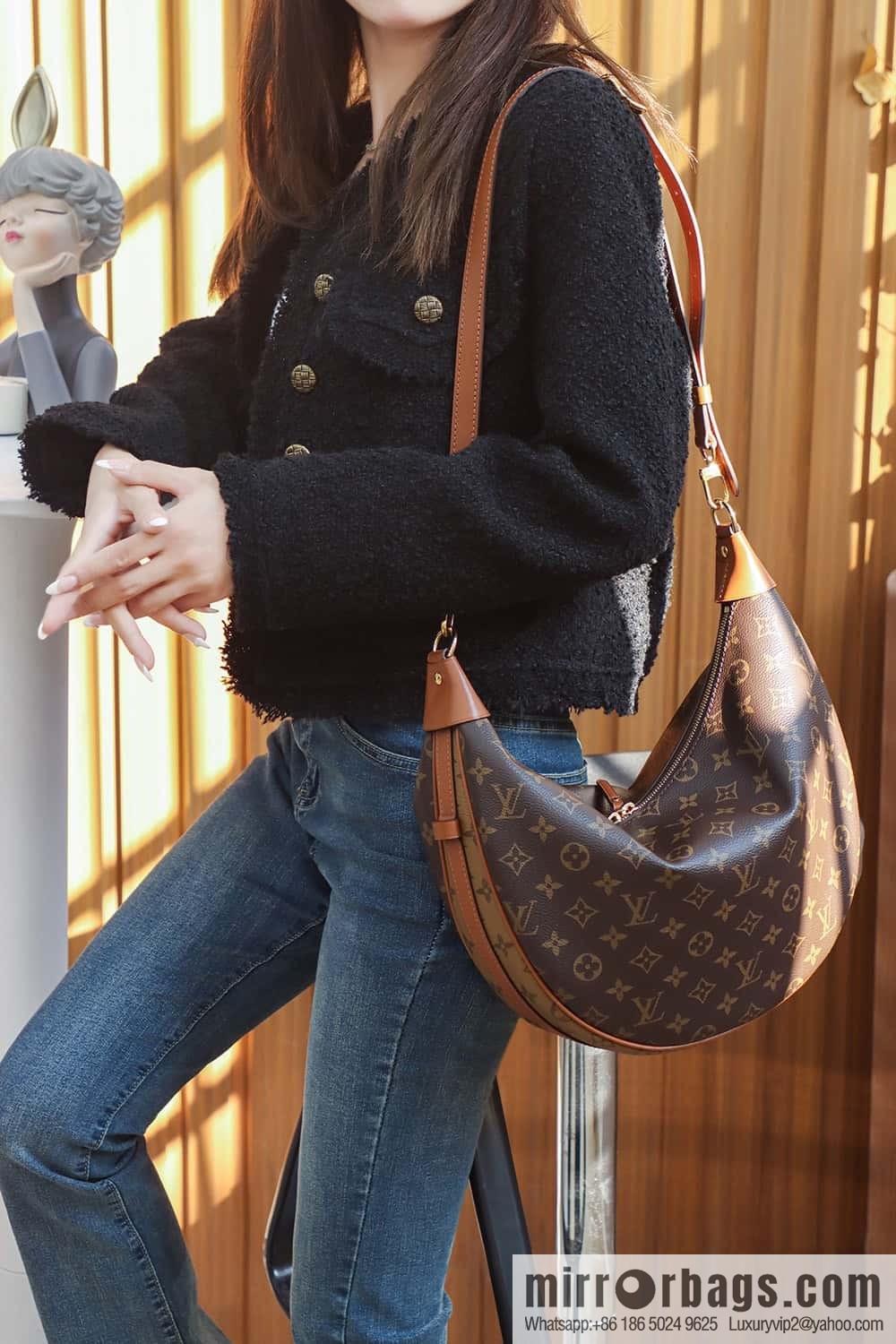 LV M46311 LOOP HOBO BAG catwalk model big bowl bean buns