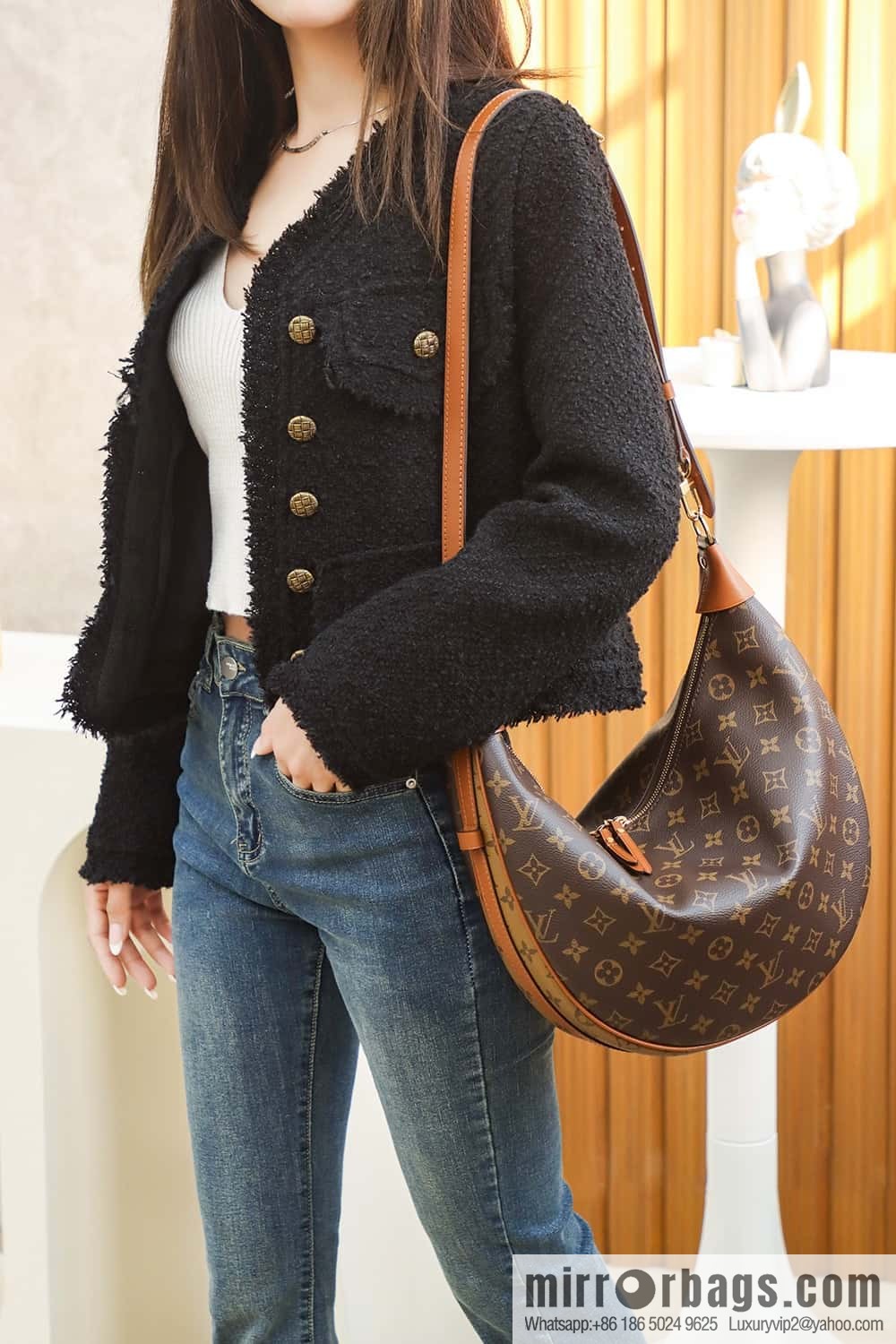 LV M46311 LOOP HOBO BAG catwalk model big bowl bean buns