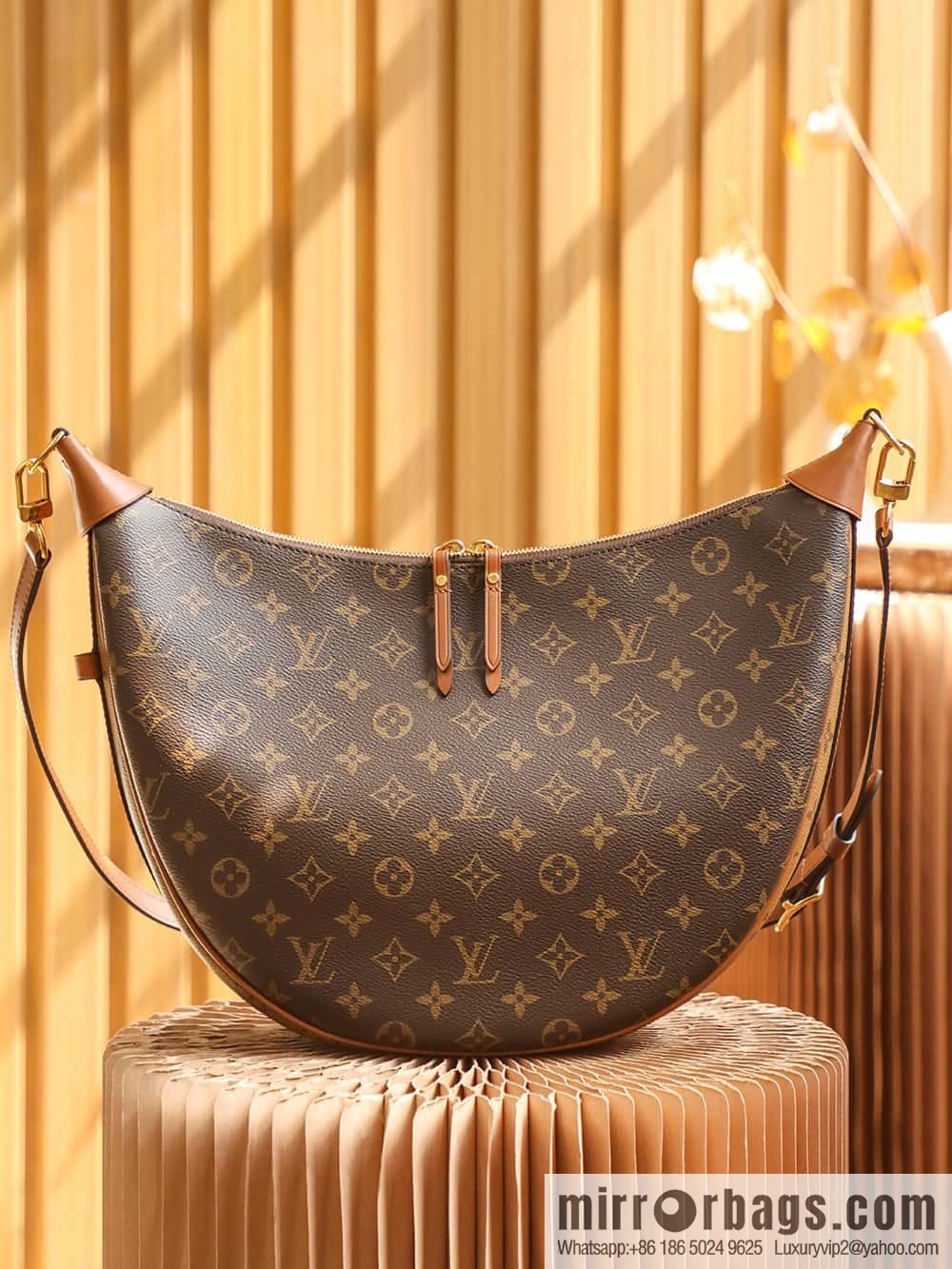 LV M46311 LOOP HOBO BAG catwalk model big bowl bean buns