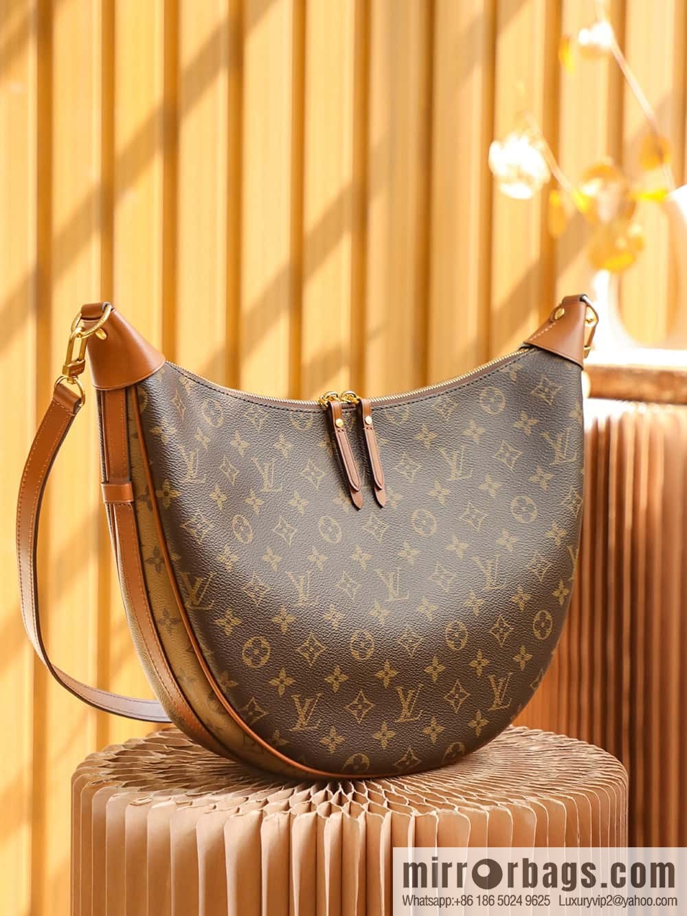 LV M46311 LOOP HOBO BAG catwalk model big bowl bean buns
