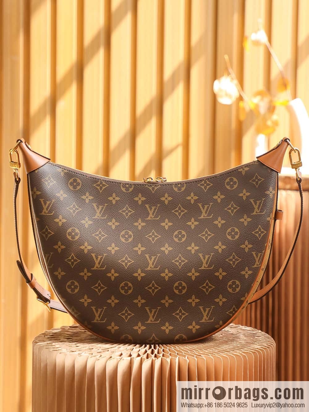 LV M46311 LOOP HOBO BAG catwalk model big bowl bean buns