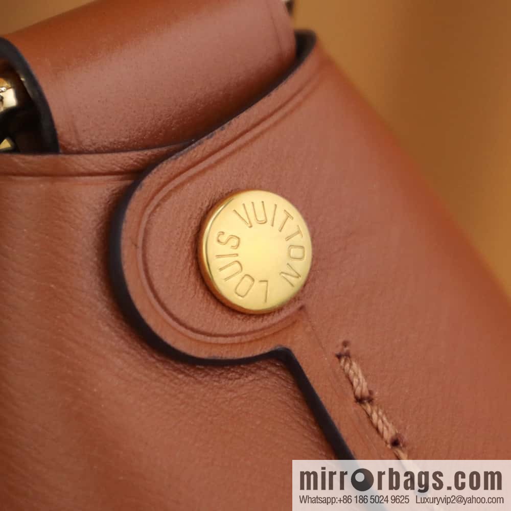 LV M46311 LOOP HOBO BAG catwalk model big bowl bean buns
