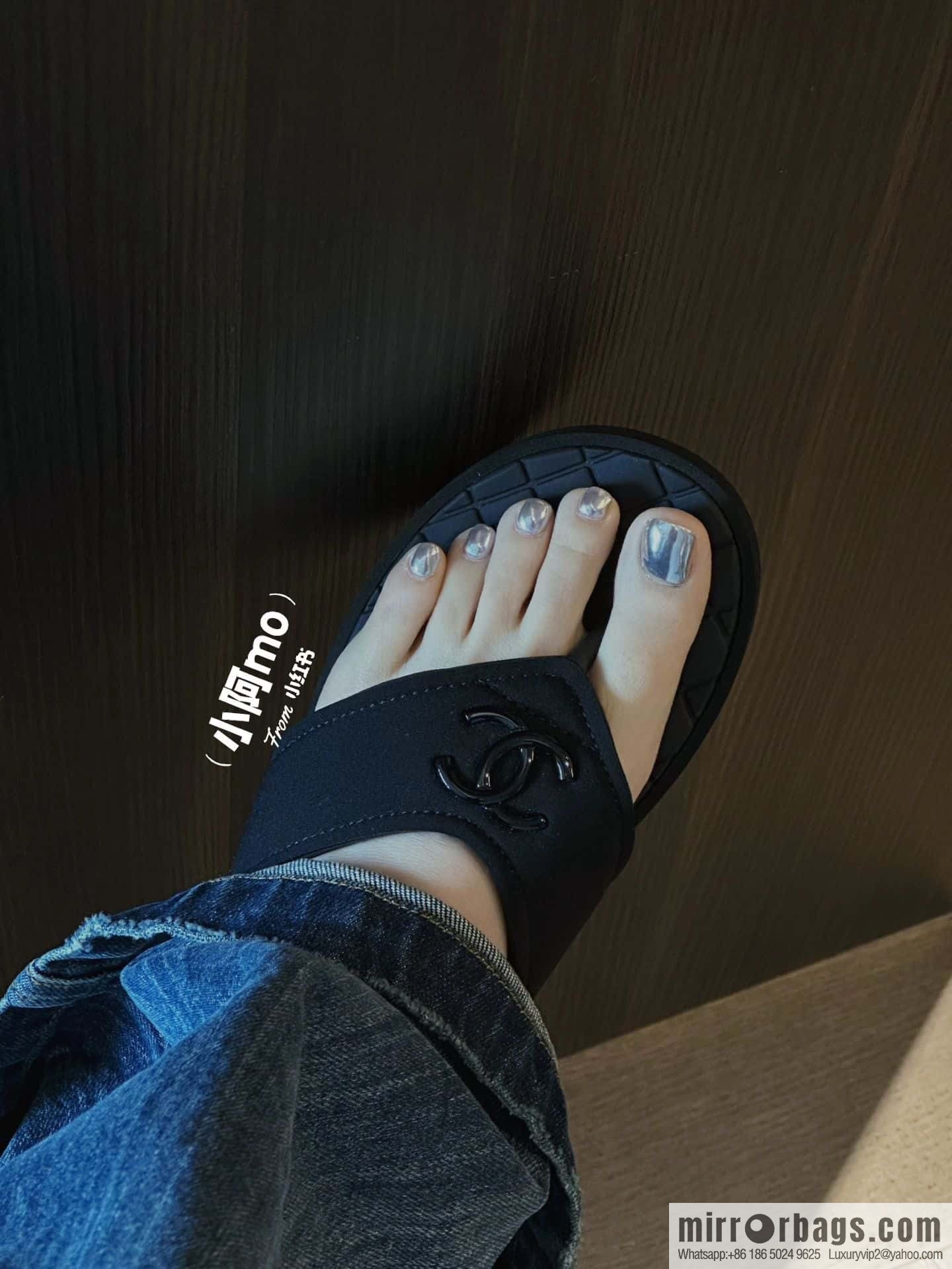 CHANEL Xiaoxiang Double C-buckle black flip-flops