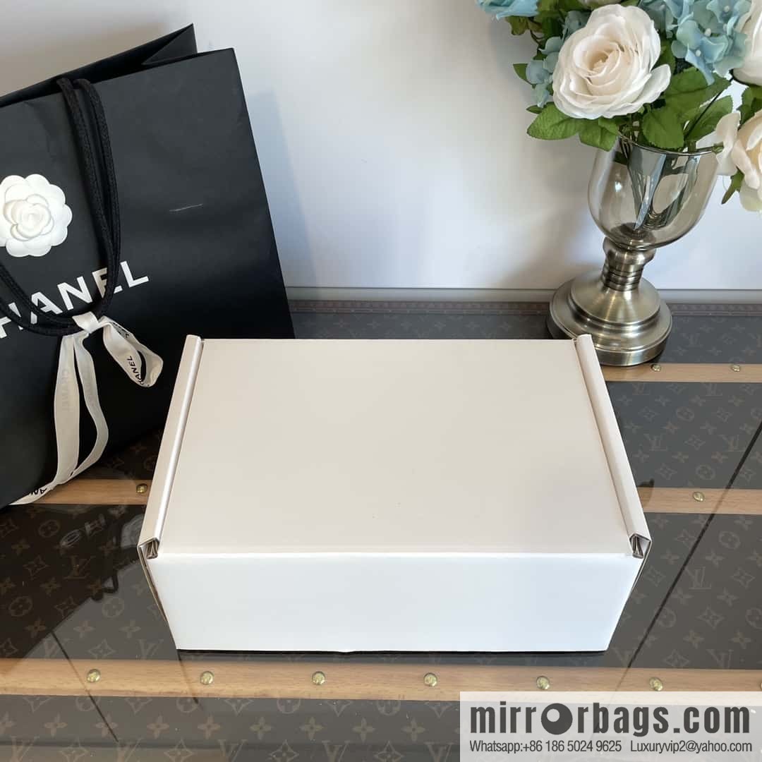 CHANEL Xiaoxiang Double C-buckle black flip-flops