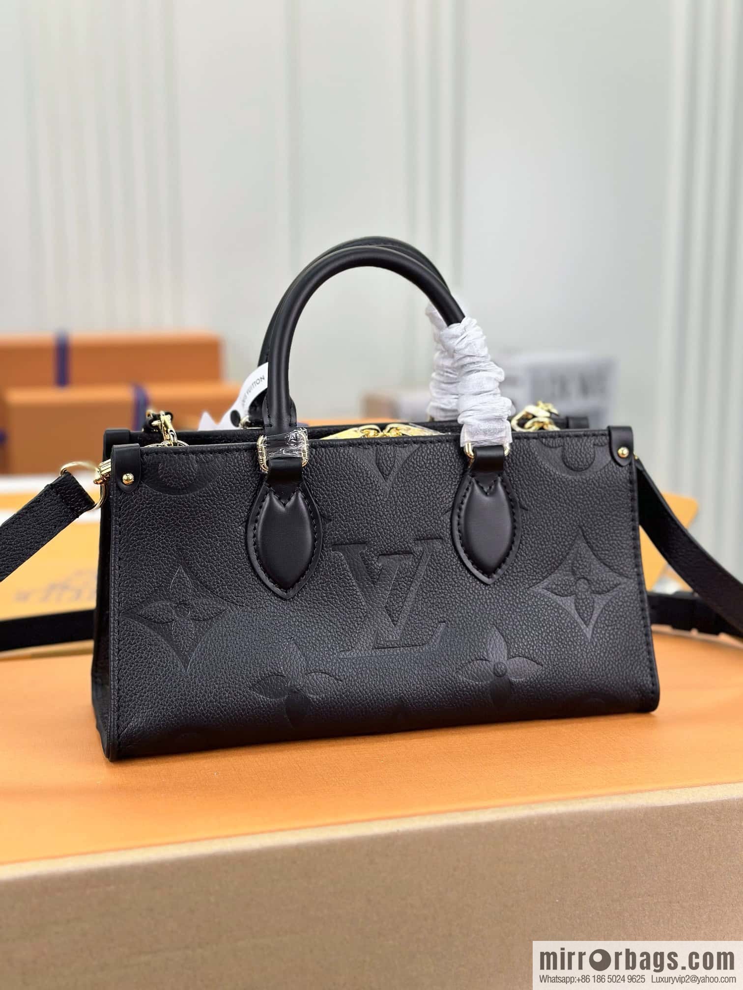 LV M23640 ONTHEGO EAST WEST BAG