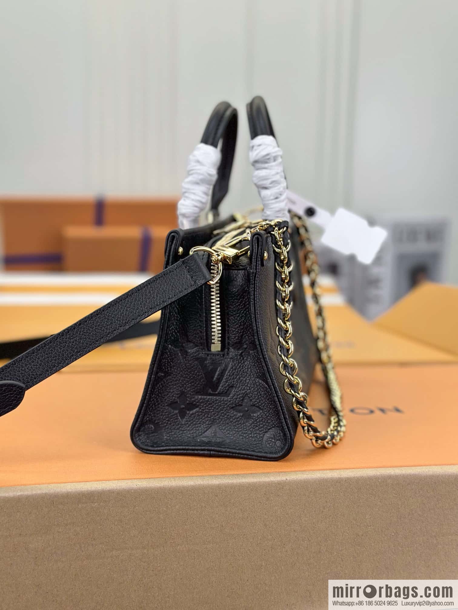LV M23640 ONTHEGO EAST WEST BAG