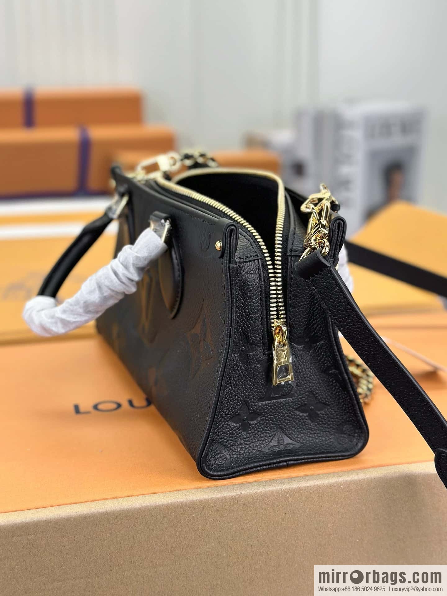 LV M23640 ONTHEGO EAST WEST BAG